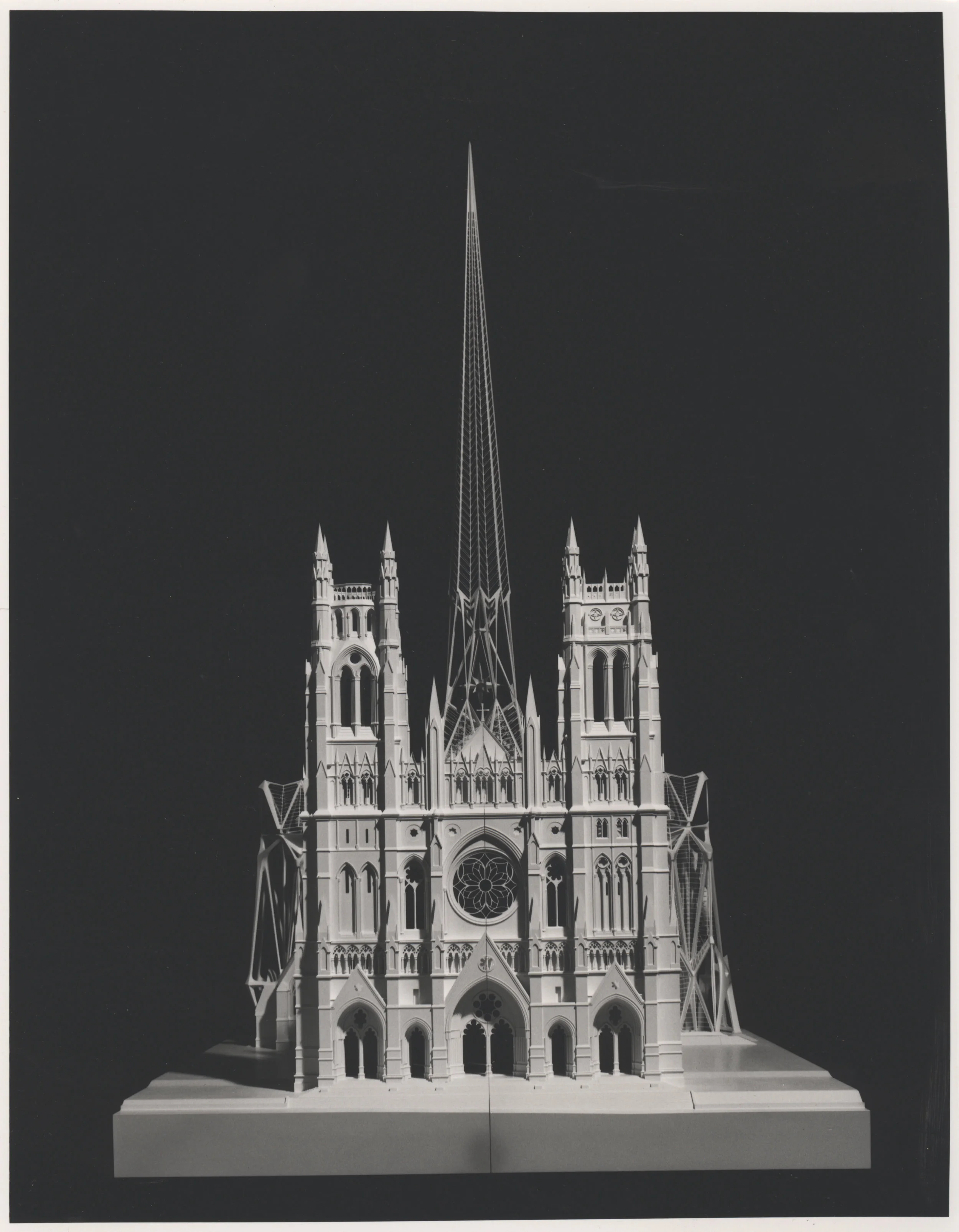  Calatrava’s 1991 proposal featured a tensile spire across the parking, rib like Gaudi-esque north and south transepts and a greenhouse along the roof. Credit: Episcopal Diocese of New York Archives 