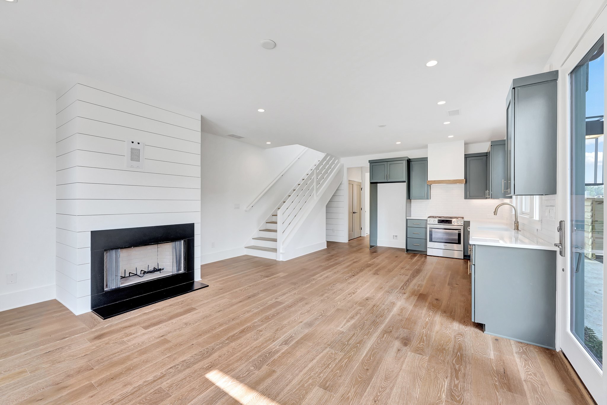 LaRuche_RealEstate_RSmith_245_High_Street-02.jpg