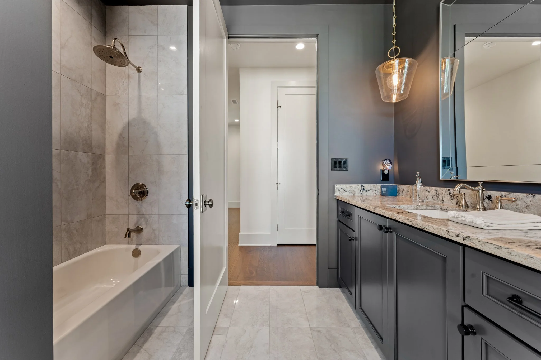 LaRuchePhoto-McKinneys-195-2ndStreet-24.jpg