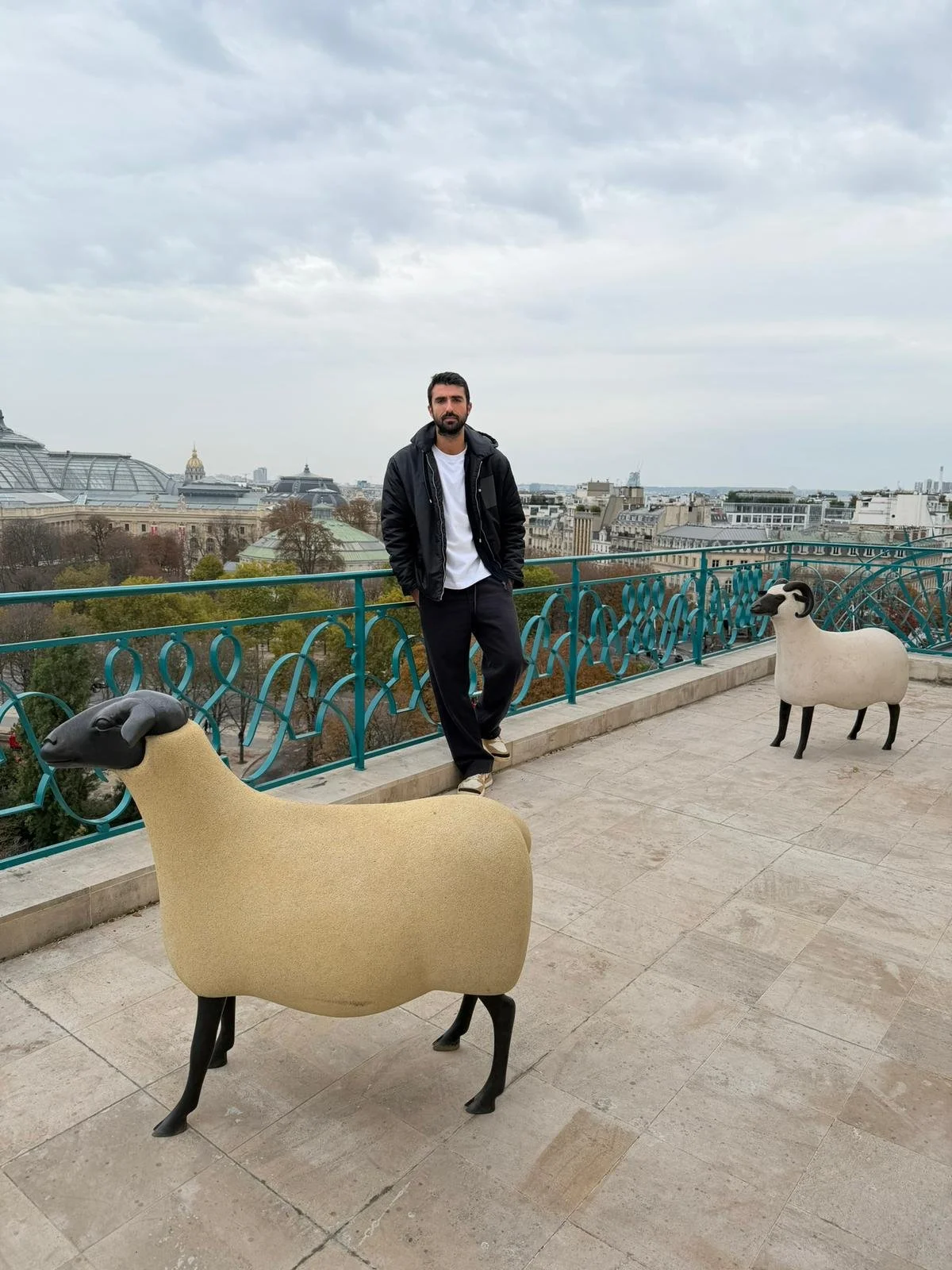 Raphaël in his home