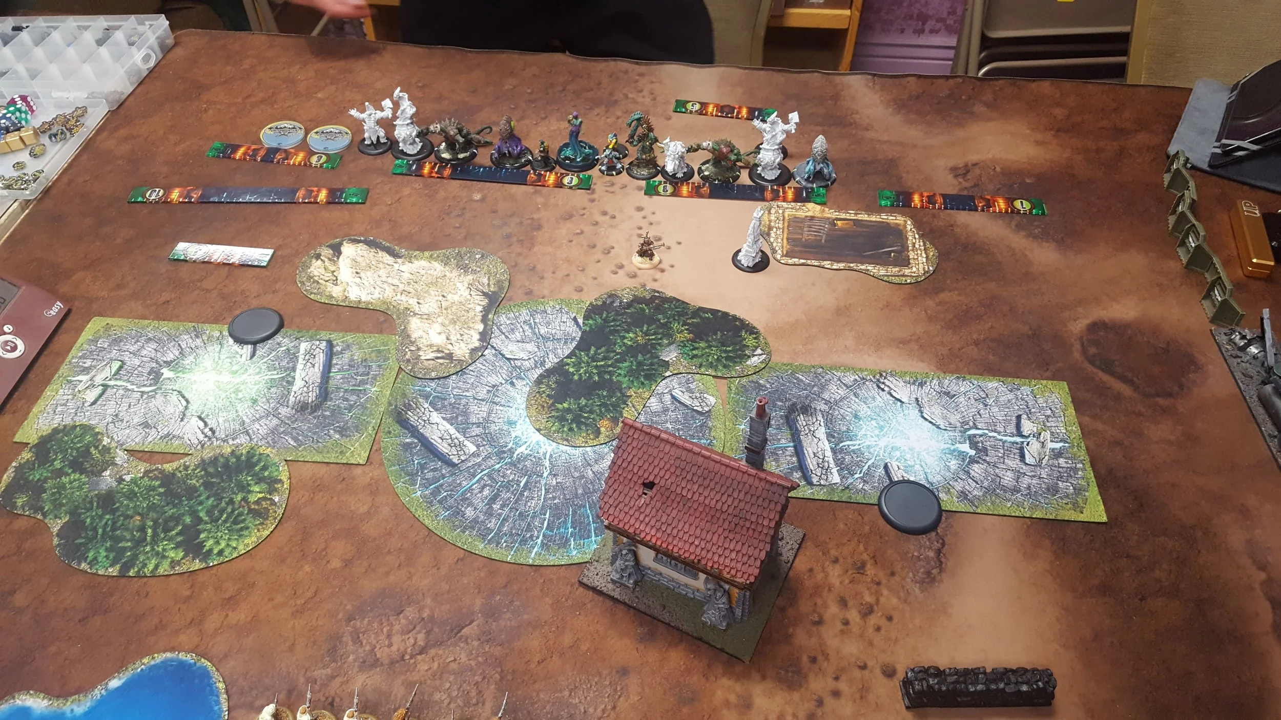 The two bases on the far left are Efaarits. He forgot his at home on accident.