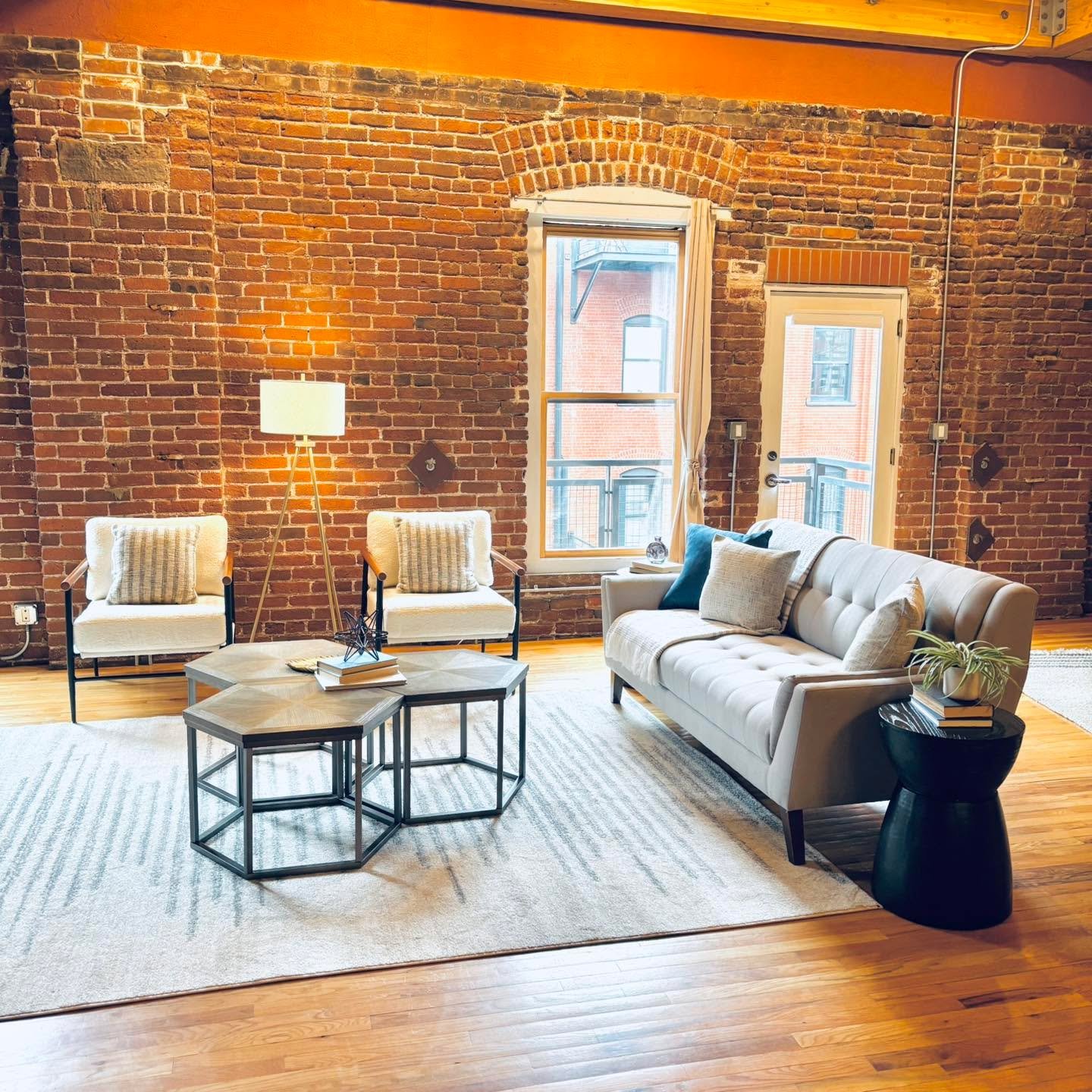 Always fun staging a loft in downtown Denver. This gem is located right next to Union Station and walking distance to Coors Field! Fantastic location and lots of space! Coming soon!

#5280magazine #acutedesigner #stagingworks #liveindenver #stagingse
