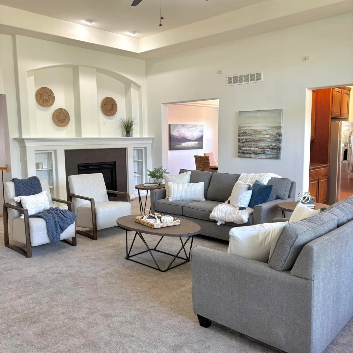 Now this is a grand family room! Plenty of seating and space for all. Great home in Aurora on the market now! 

#5280magazine #acutedesigner #stagingworks #liveindenver #stagingsells #denverrealestate #girlboss #housetour #coloradorealtor #homesweeth