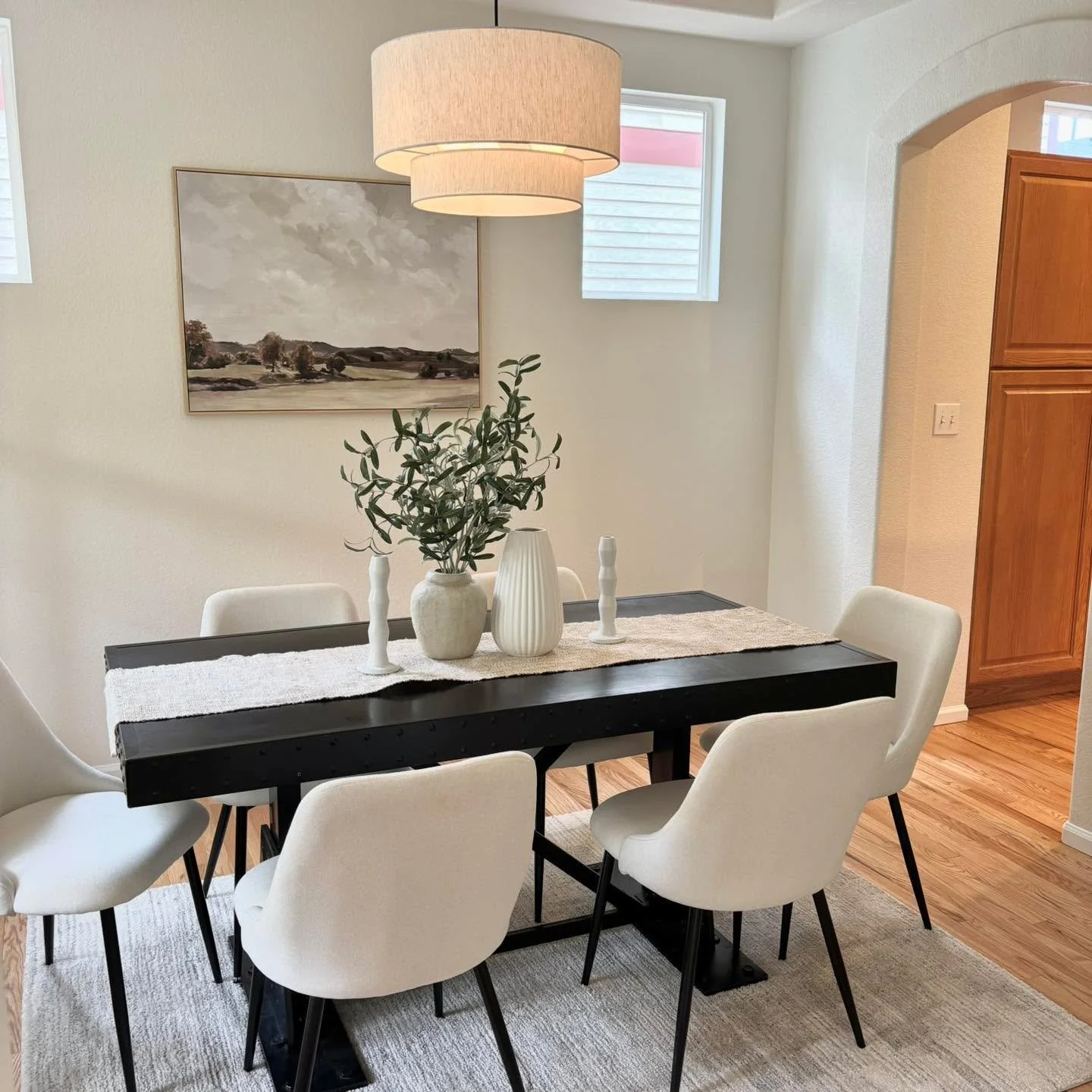 Dinner party ready! This gorgeous home is now on the market!! 

#5280magazine #acutedesigner #stagingworks #liveindenver #stagingsells #denverrealestate #girlboss #housetour #coloradorealtor #homesweethome #instahome #homestaging #denverdesign #howyo