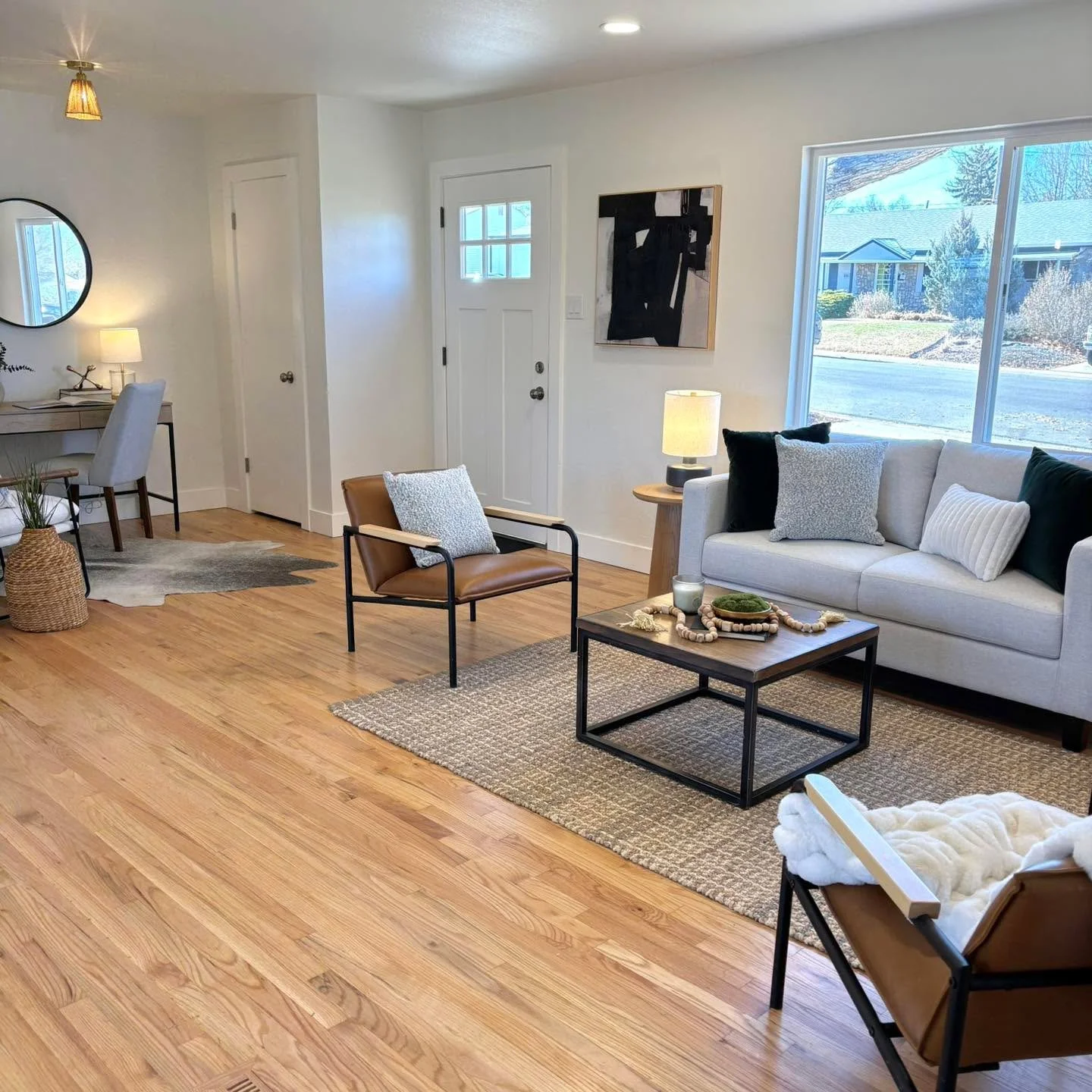 What a charmer! This adorable starter home is ready for a new owner! Hitting the market soon!

#5280magazine #acutedesigner #stagingworks #liveindenver #stagingsells #denverrealestate #girlboss #housetour #coloradorealtor #homesweethome #instahome #h