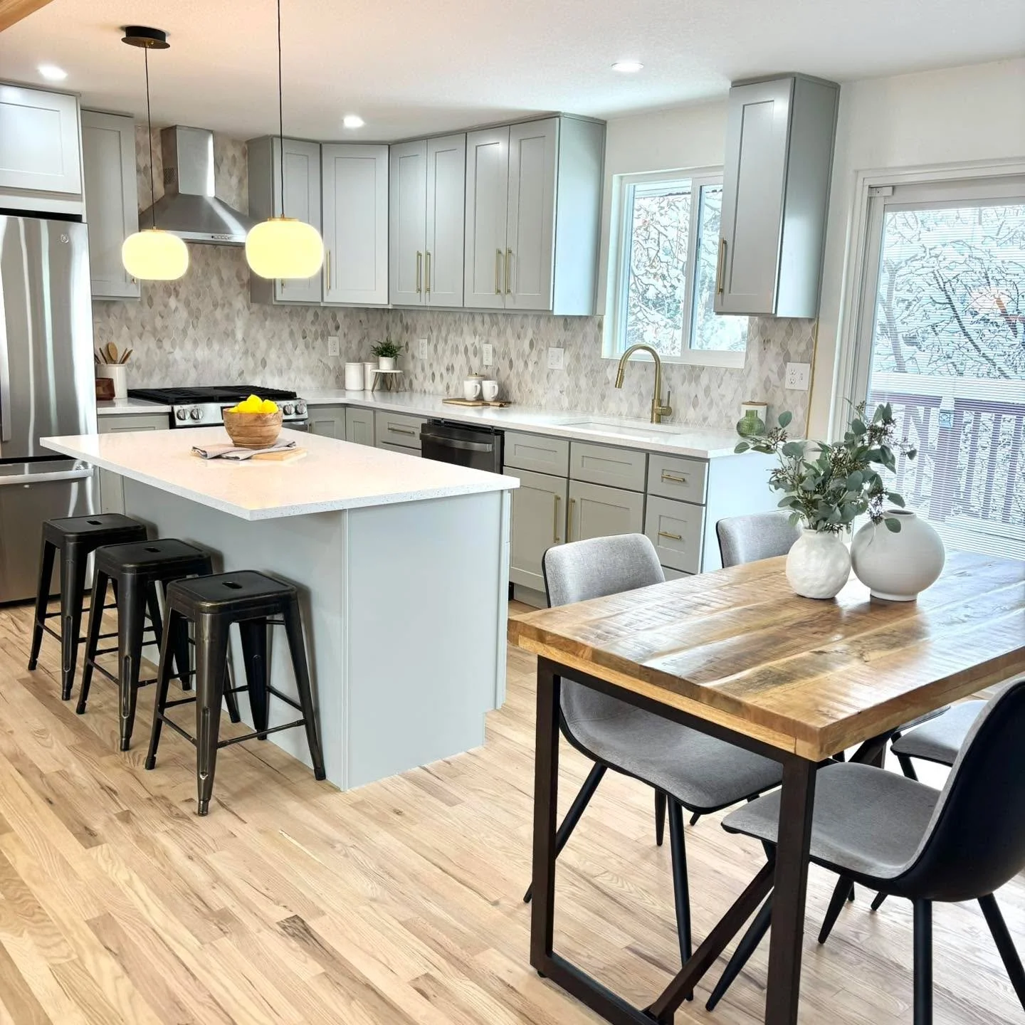 Snow days mean nothing to us. We work hard in snow, rain, or shine! But look how this gem turned out!! So worth battling the slick roads, slow traffic, wet socks, and hard work! Hitting the market soon!

#5280magazine #acutedesigner #stagingworks #li