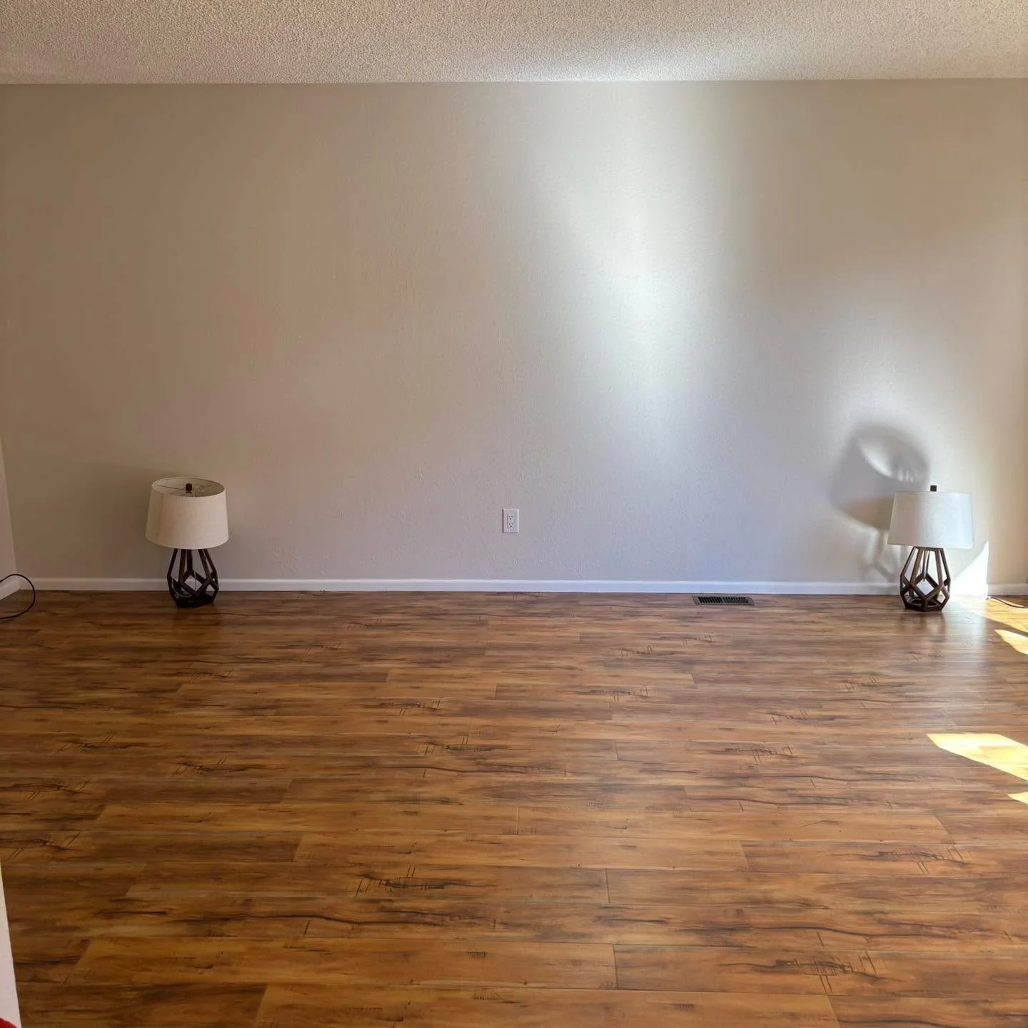 Before and After&hellip;this is why staging matters. 

#5280magazine #acutedesigner #stagingworks #liveindenver #stagingsells #denverrealestate #girlboss #housetour #coloradorealtor #homesweethome #instahome #homestaging #denverdesign #howyouhome #co