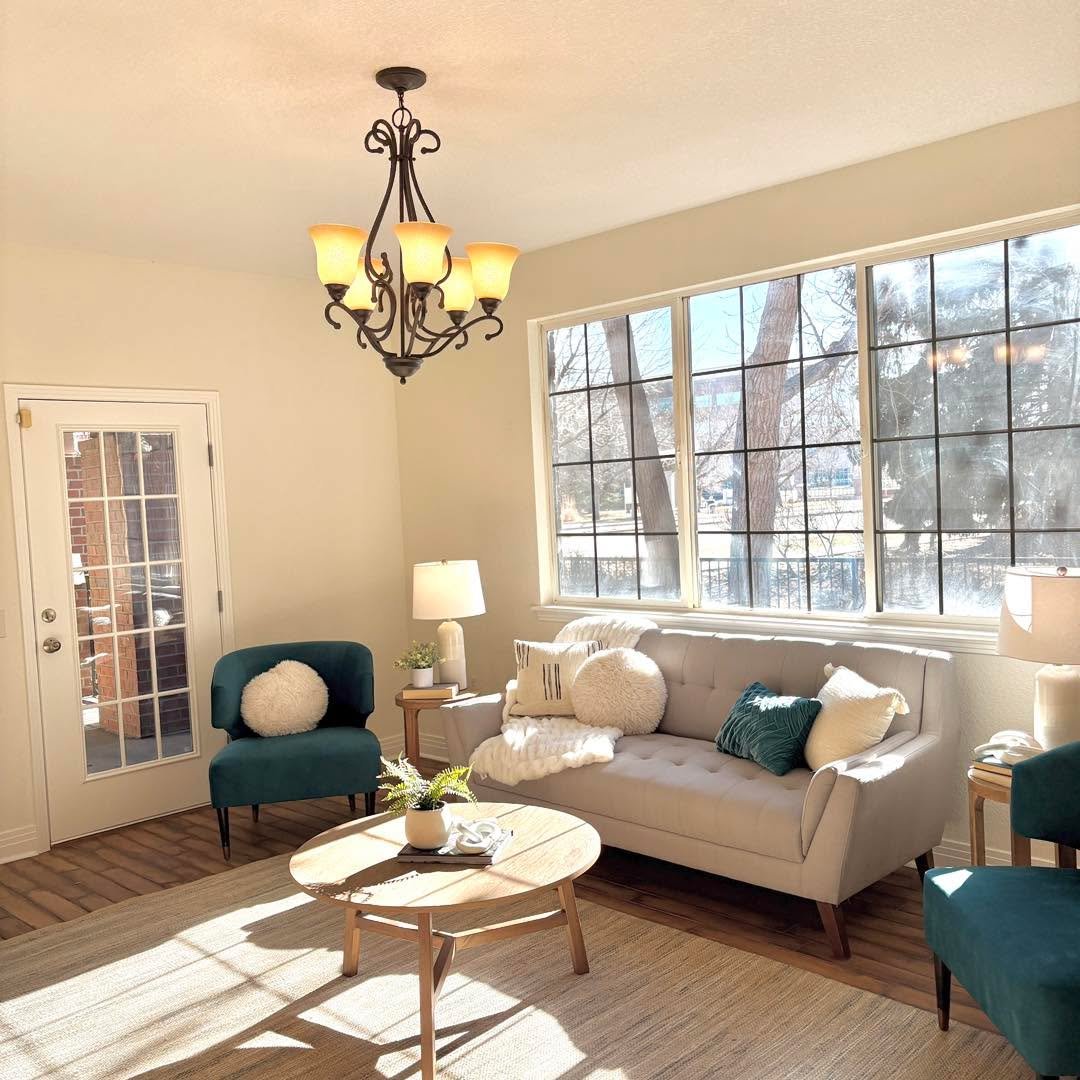 Can you see how much light floods these spaces?!! What a great townhome in the fabulous Lowry neighborhood. On the market now!

#5280magazine #acutedesigner #stagingworks #liveindenver #stagingsells #denverrealestate #girlboss #housetour #coloradorea
