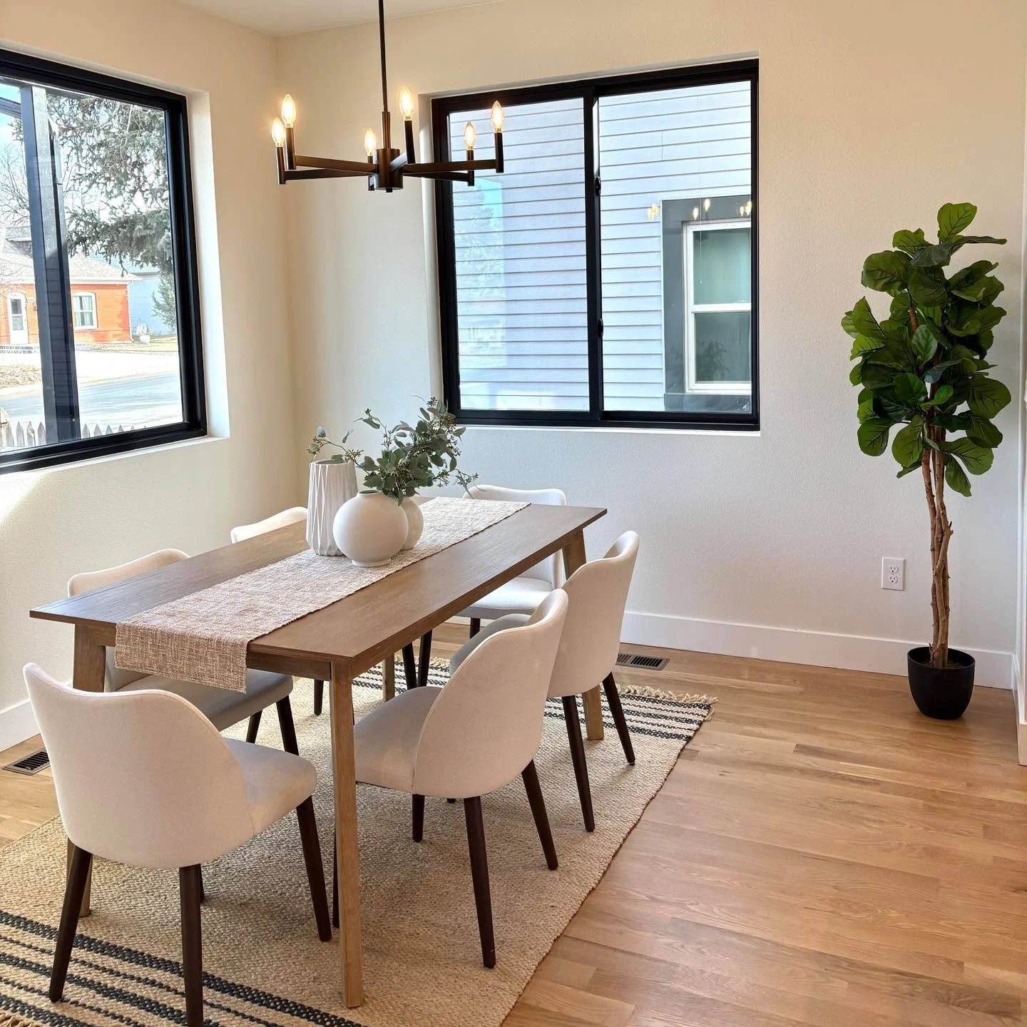 Simple, yet sophisticated. Sleek and modern townhome ready for a new buyer! On the market now!

#5280magazine #acutedesigner #stagingworks #liveindenver #stagingsells #denverrealestate #girlboss #housetour #coloradorealtor #homesweethome #instahome #
