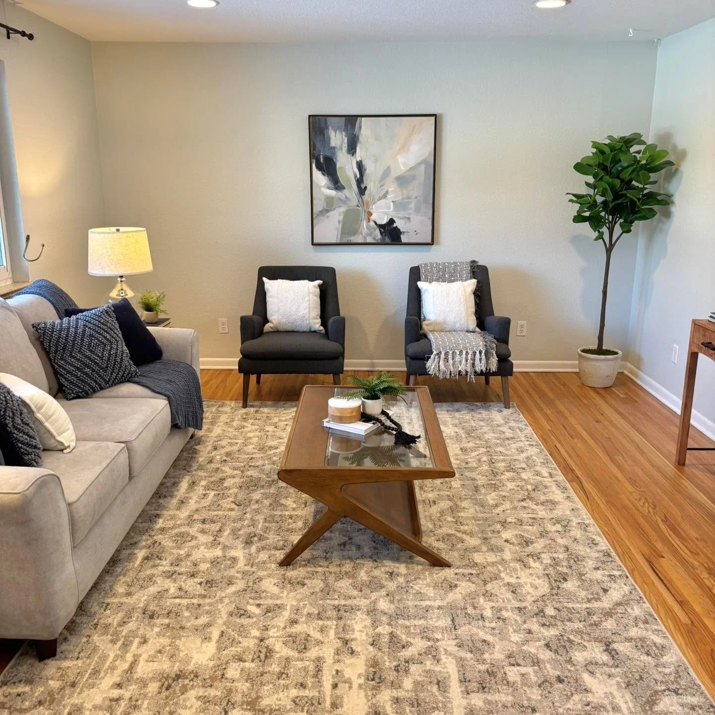 Want a move in ready home in the heart of Arvada? Here it is! Great home with lovely updates ready for a new buyer now! 

#5280magazine #acutedesigner #stagingworks #liveindenver #stagingsells #denverrealestate #girlboss #housetour #coloradorealtor #