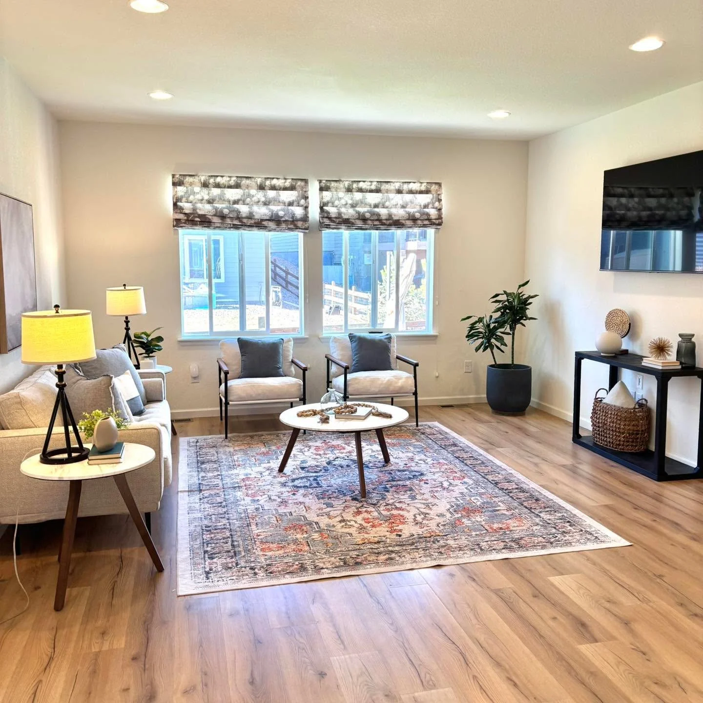 So blessed to already start off the year strong! Here we go 2026, first home staged this year and she&rsquo;s a beaut! 

#5280magazine #acutedesigner #stagingworks #liveindenver #stagingsells #denverrealestate #girlboss #housetour #coloradorealtor #h