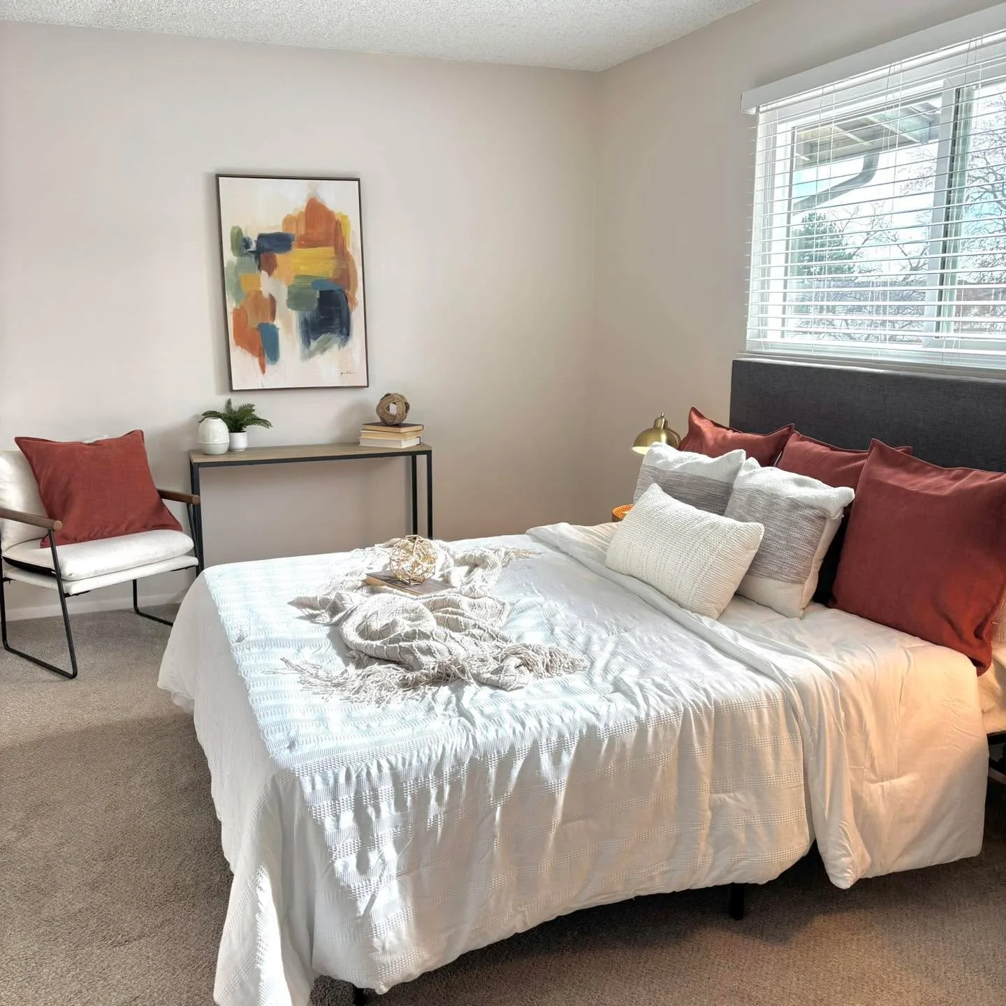 A great place to rest up before the busy holidays!! Christmas is almost here!! 

#5280magazine #acutedesigner #stagingworks #liveindenver #stagingsells #denverrealestate #girlboss #housetour #coloradorealtor #homesweethome #instahome #homestaging #de