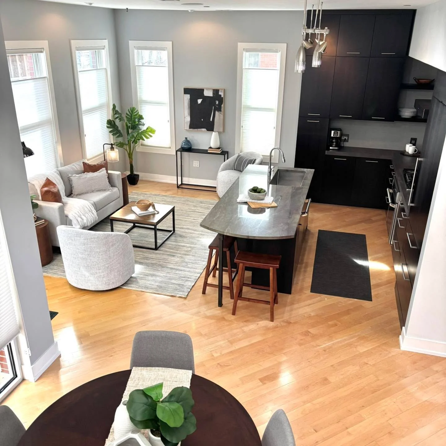 A view from up top. Love this downtown Boulder condo! Hitting the market now! 

#5280magazine #acutedesigner #stagingworks #liveindenver #stagingsells #denverrealestate #girlboss #housetour #coloradorealtor #homesweethome #instahome #homestaging #den