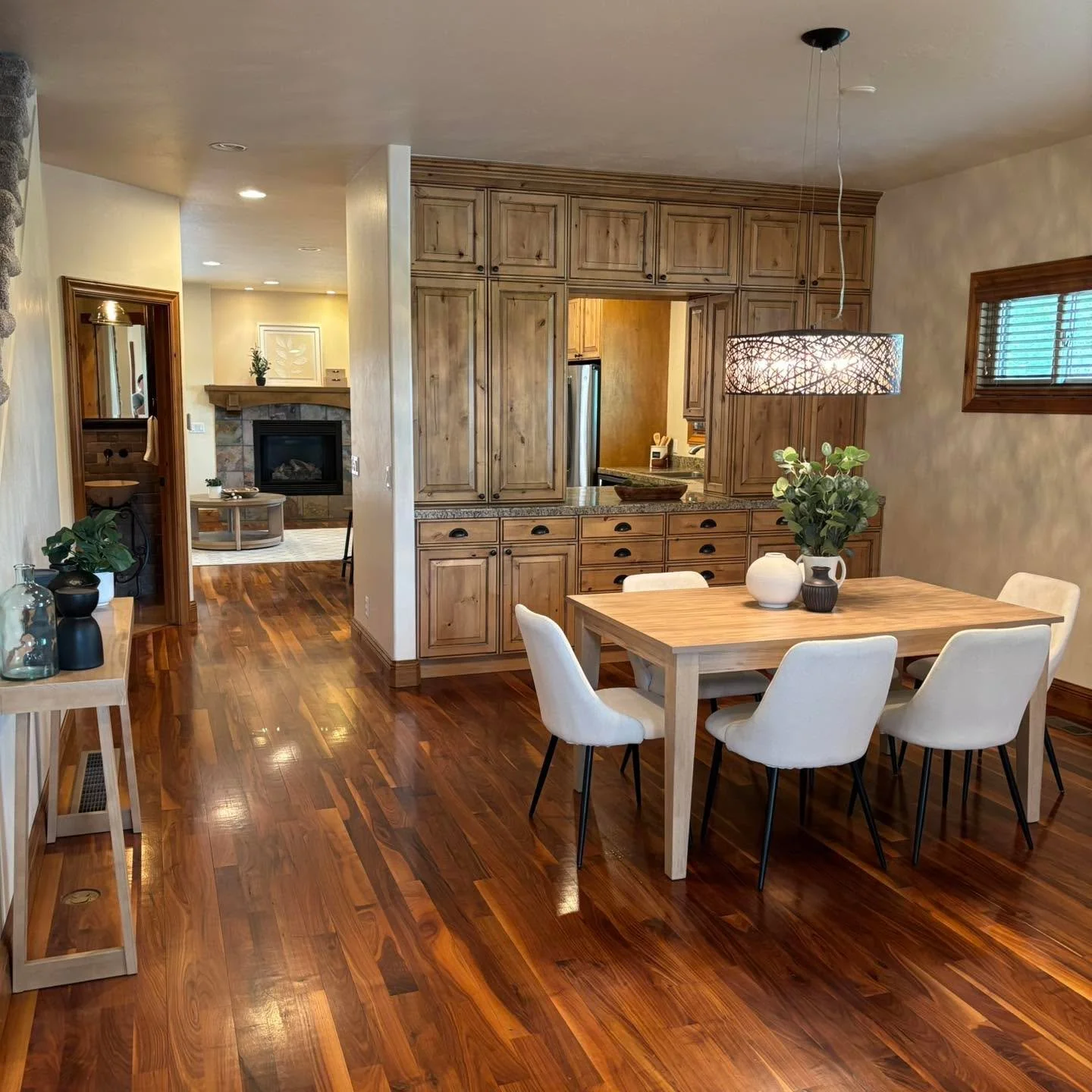 Right in the heart of Harvard Gulch Park, this beautiful Colorado rustic home is ready for you! Large open spaces with the most cozy vibes! On the market now!

#5280magazine #acutedesigner #stagingworks #liveindenver #stagingsells #denverrealestate #