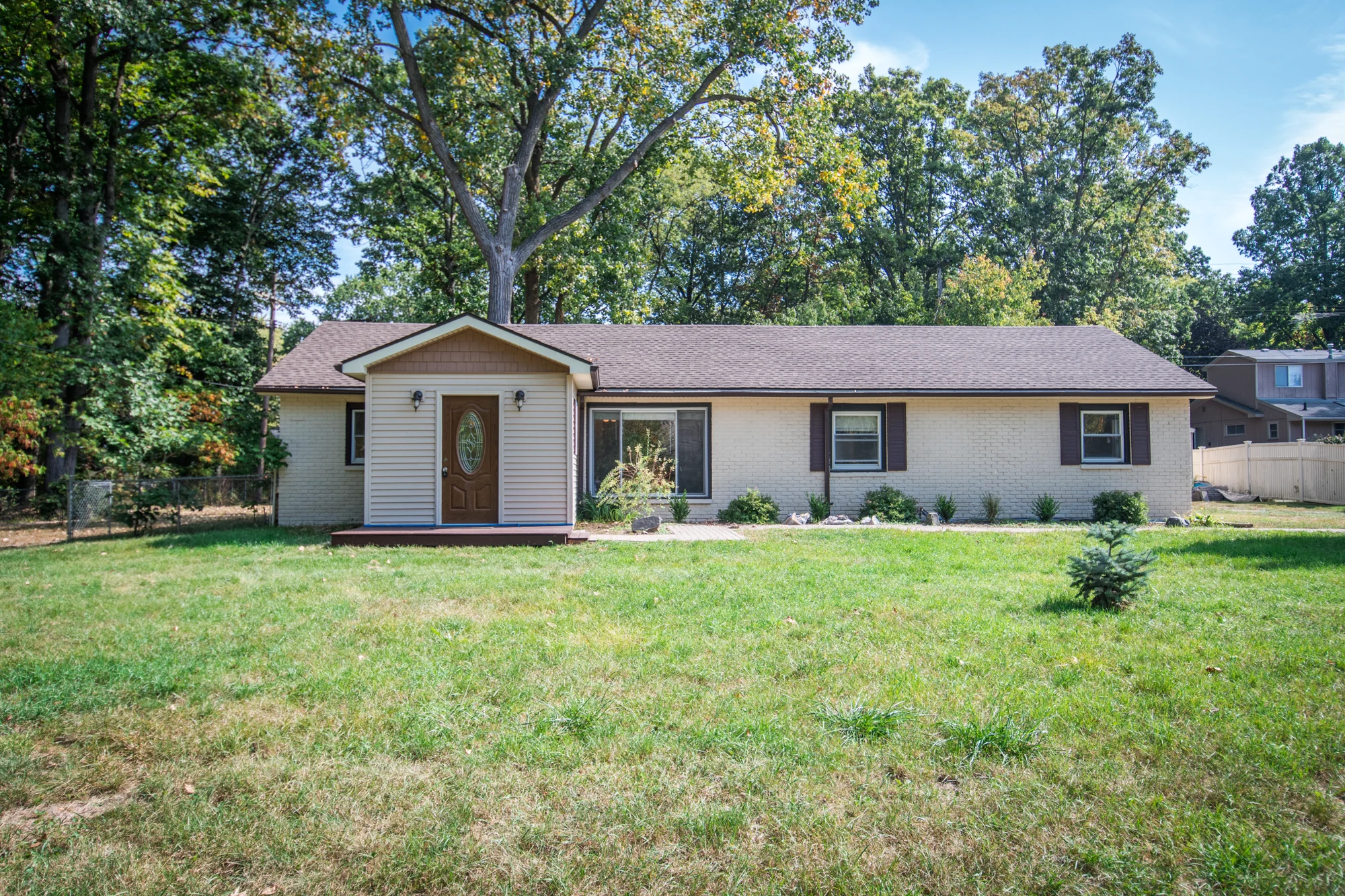 N. Crest Lane- South Lyon - $233,000 DOM 76 / Sold for 99% of asking price / 29 Showings