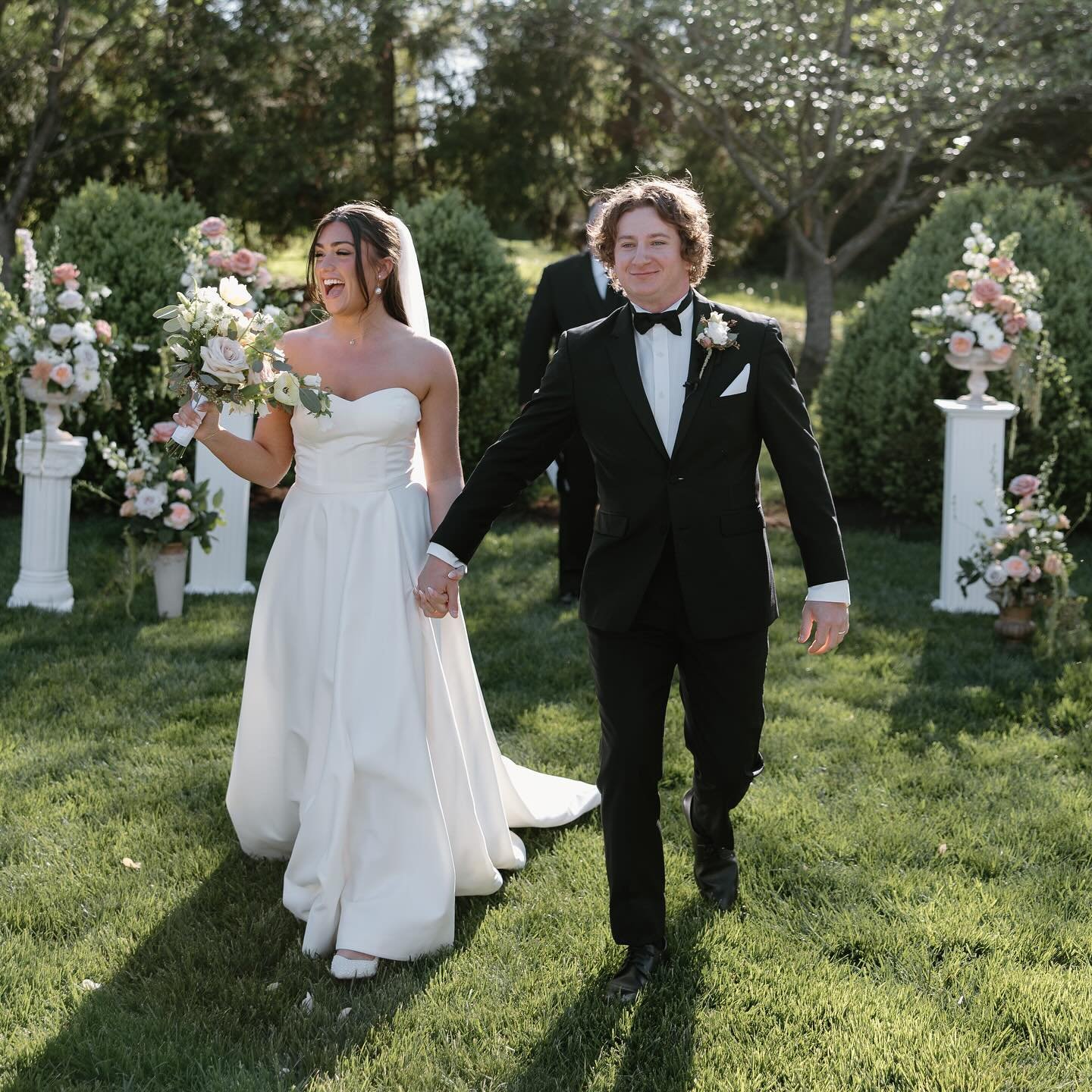That just married feeling ✨🥂

photos by the amazing @toriparkerphotos 

 #weddingseason #summerwedding #virginiawedding #roanokewedding #weddingvenue #luxeryweddings #gardenwedding