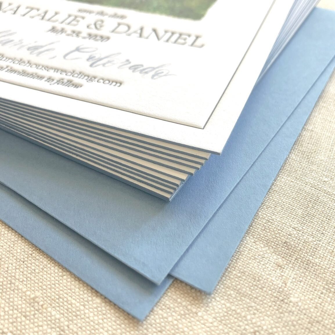 The best kind of post-holiday-weekend-Monday blues! These custom painted edges to match the envelopes has my 💙!
.
.
.
.
.
.
.
.
#weddingpaper #custominvitations #customsavethedate #weddingdetails #letterpress #letterpressweddinginvitations #letterpr