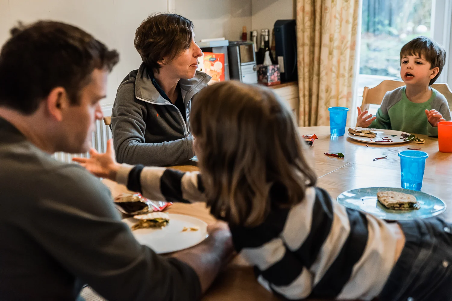 Copy of Conversations at the table during the family mealtime - Diana Ha