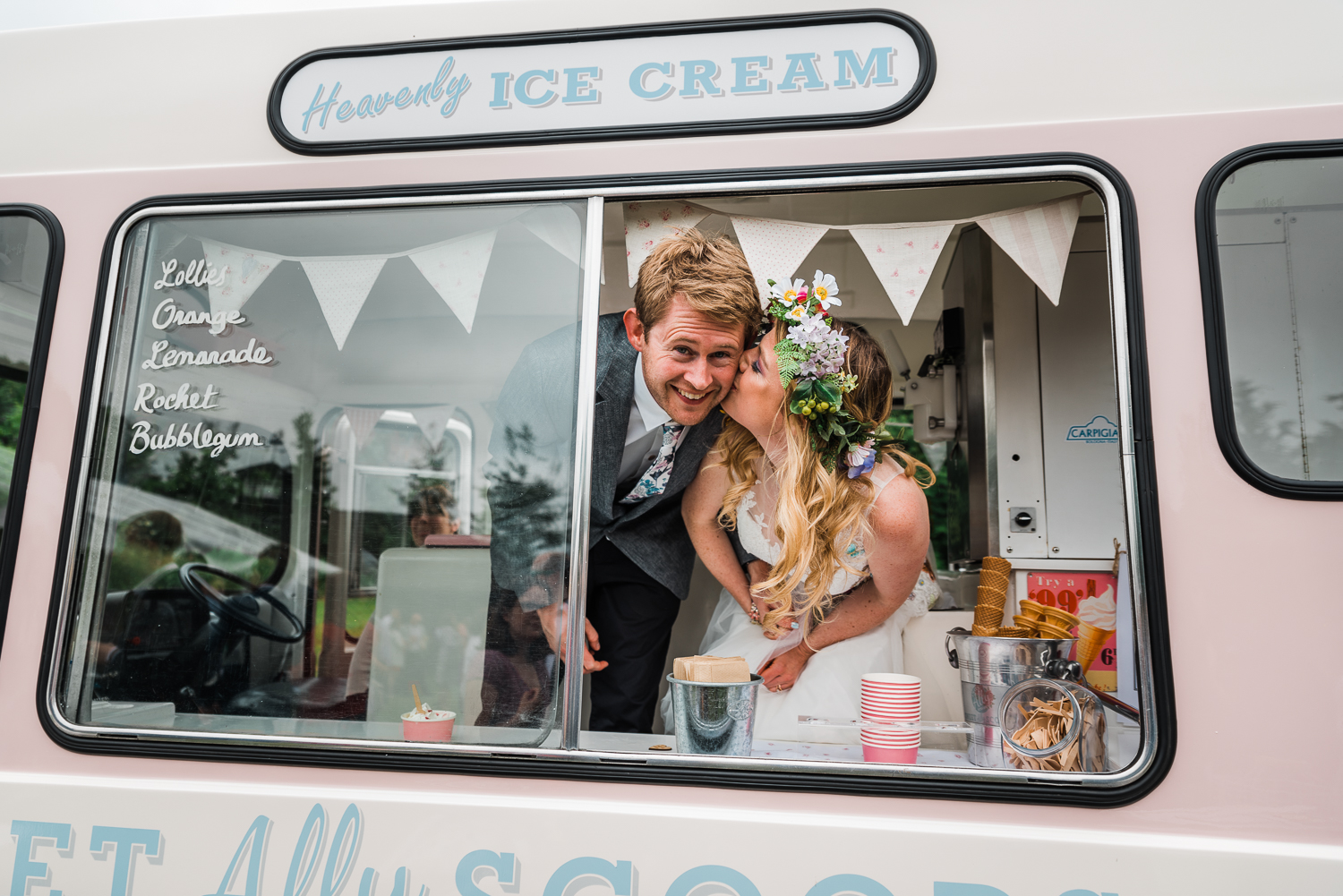Cambridgeshire-Wedding-Photography-Sweetallyscoops-ice-cream-van.jpg
