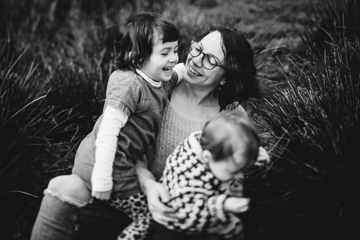 Copy of Natural mother and her toddlers freelensing portrait