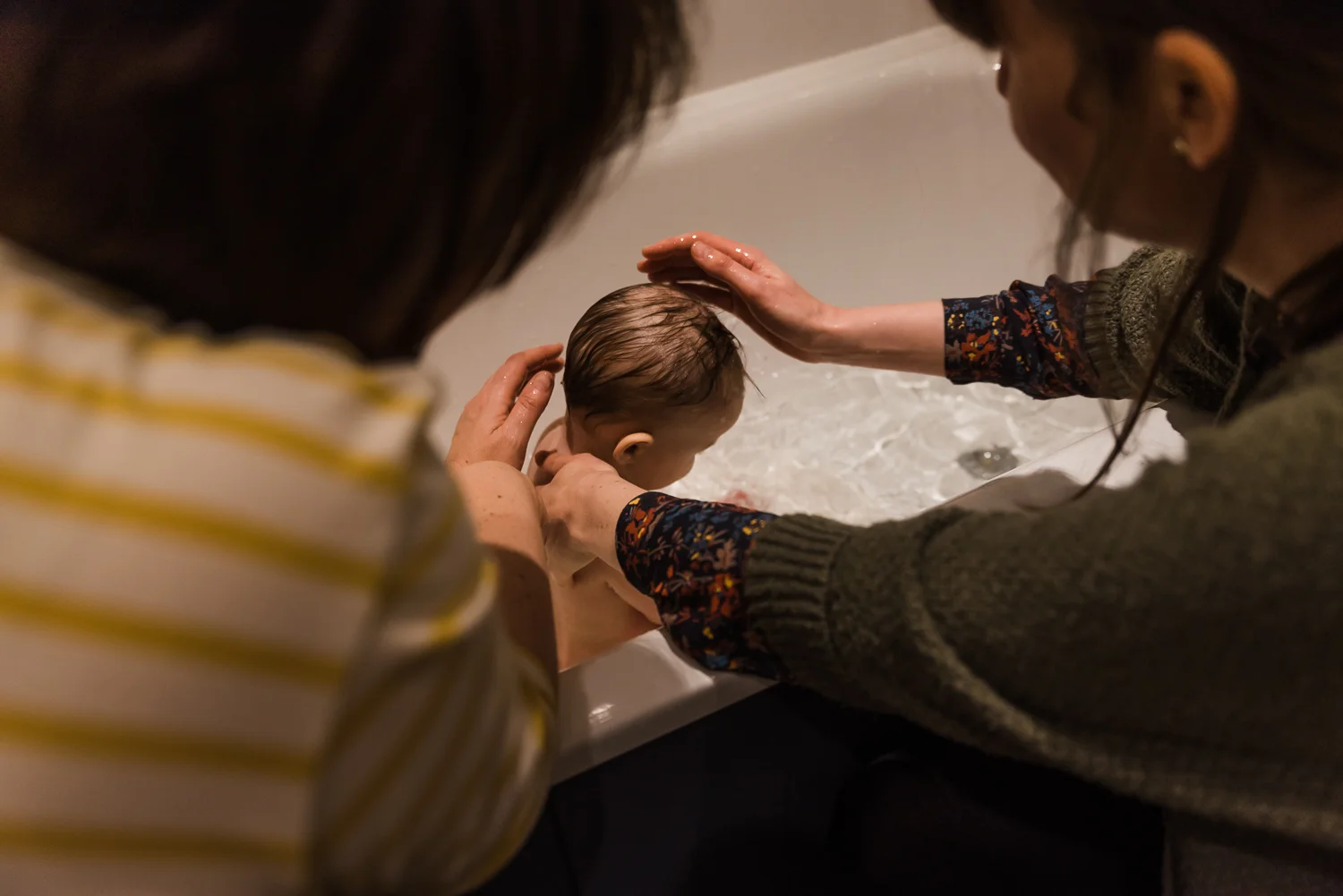 Bathtime documentary family photography by Diana Hagues Photogra
