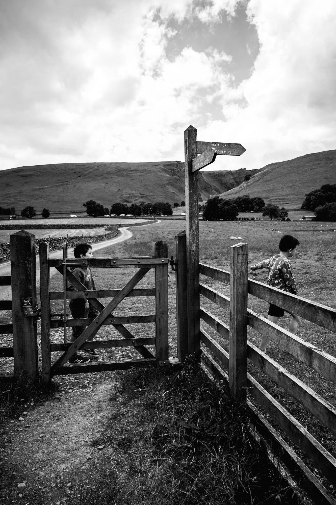 A family adventure in the Peak District | Day-in-the-life Family Photography in Derbyshire