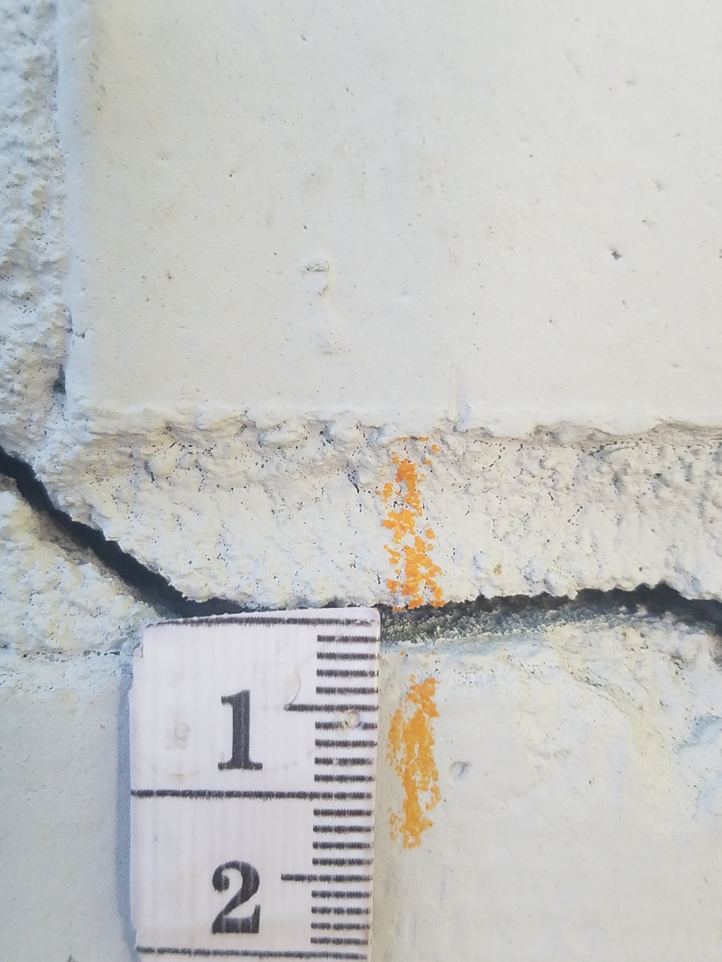 foundation crack 2.jpg