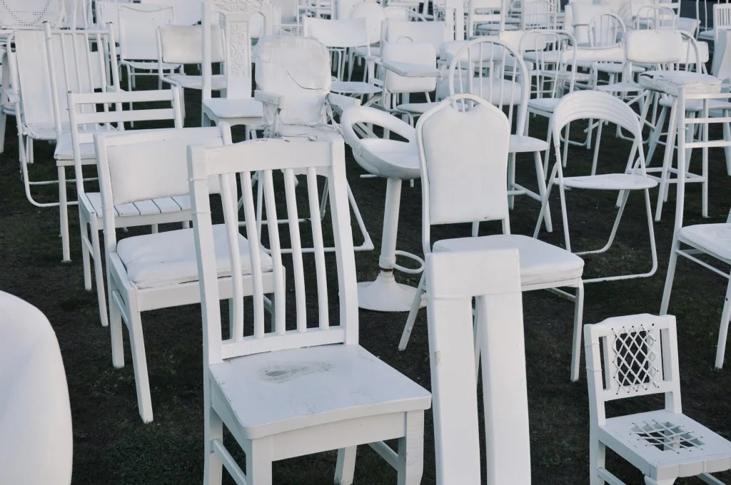 185 White Chairs