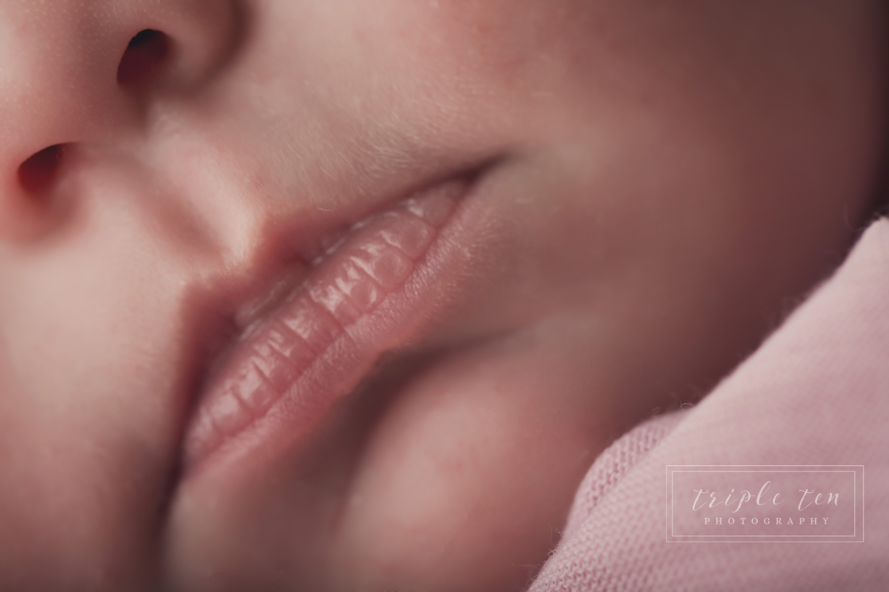 red-deer-photographer-baby-newborn-pictures-photography-studio-posed-affordable-beautiful-babies4.png