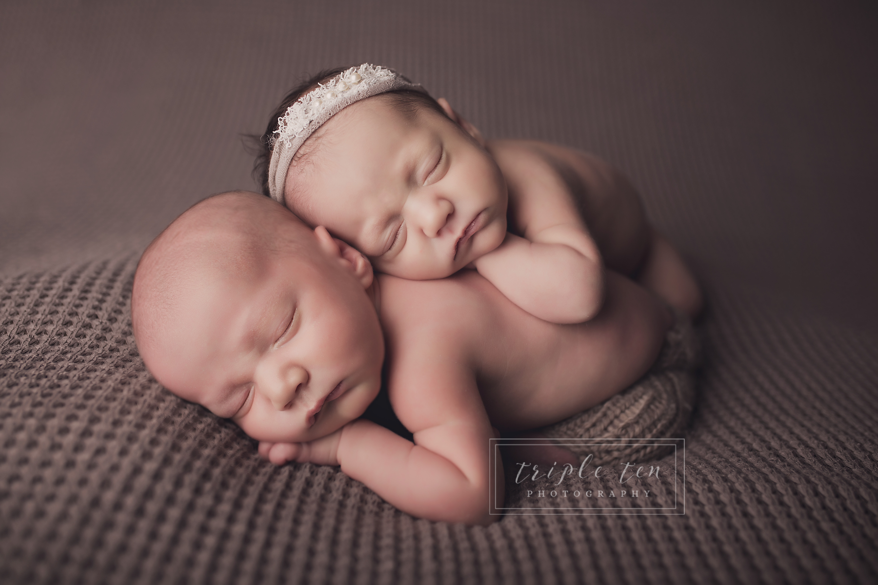 red-deer-photographer-baby-newborn-pictures-photography-studio-posed-affordable-beautiful-babies5.png