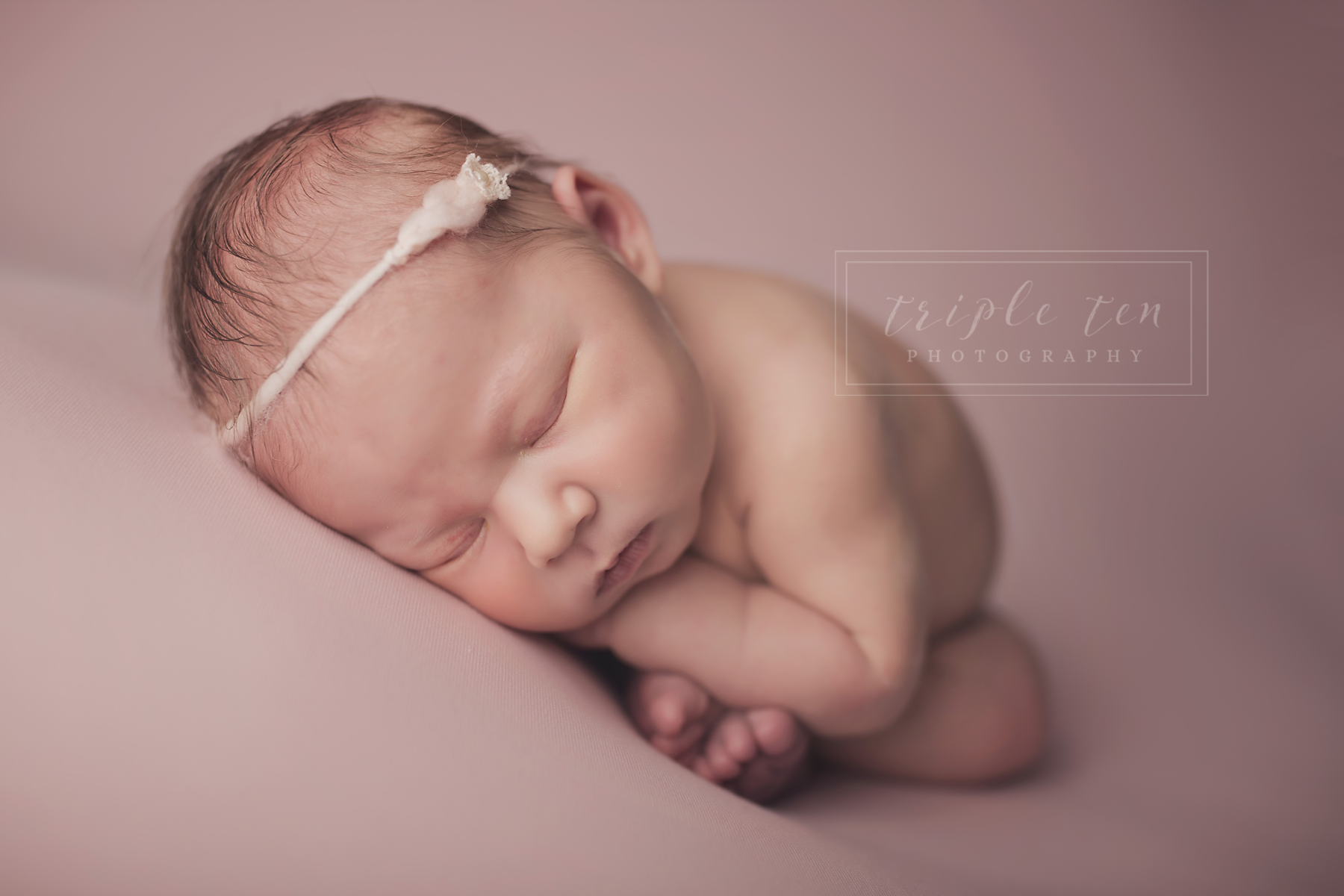 red-deer-photographer-baby-newborn-pictures-photography-studio-posed-affordable-beautiful-babies24.png