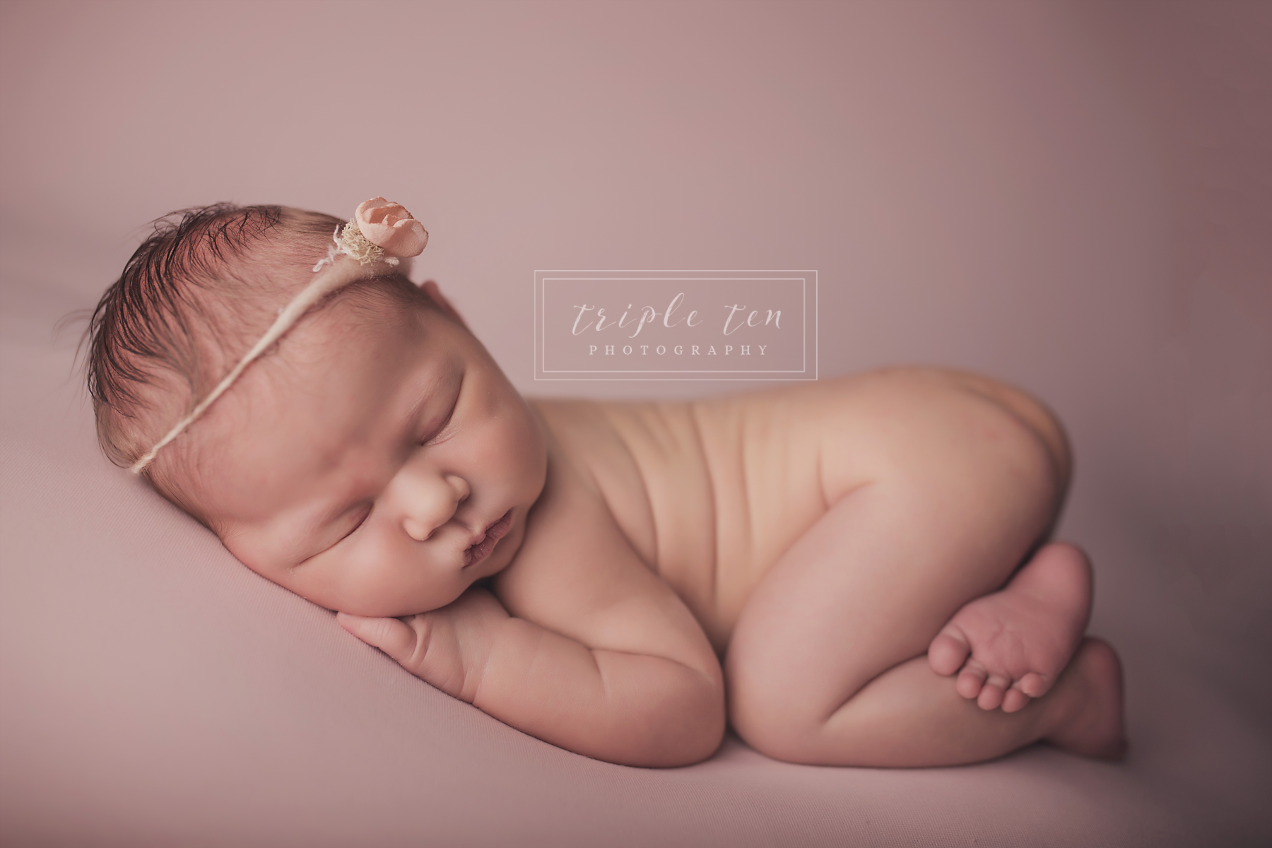 red-deer-photographer-baby-newborn-pictures-photography-studio-posed-affordable-beautiful-babies6.png