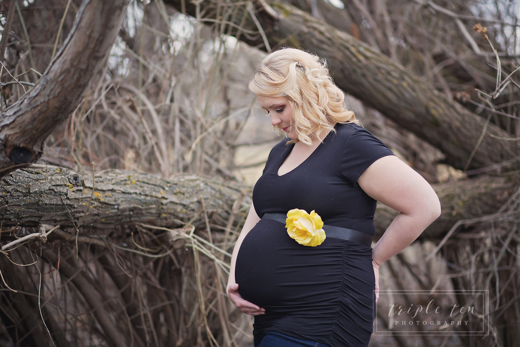red deer outdoor maternity session.png