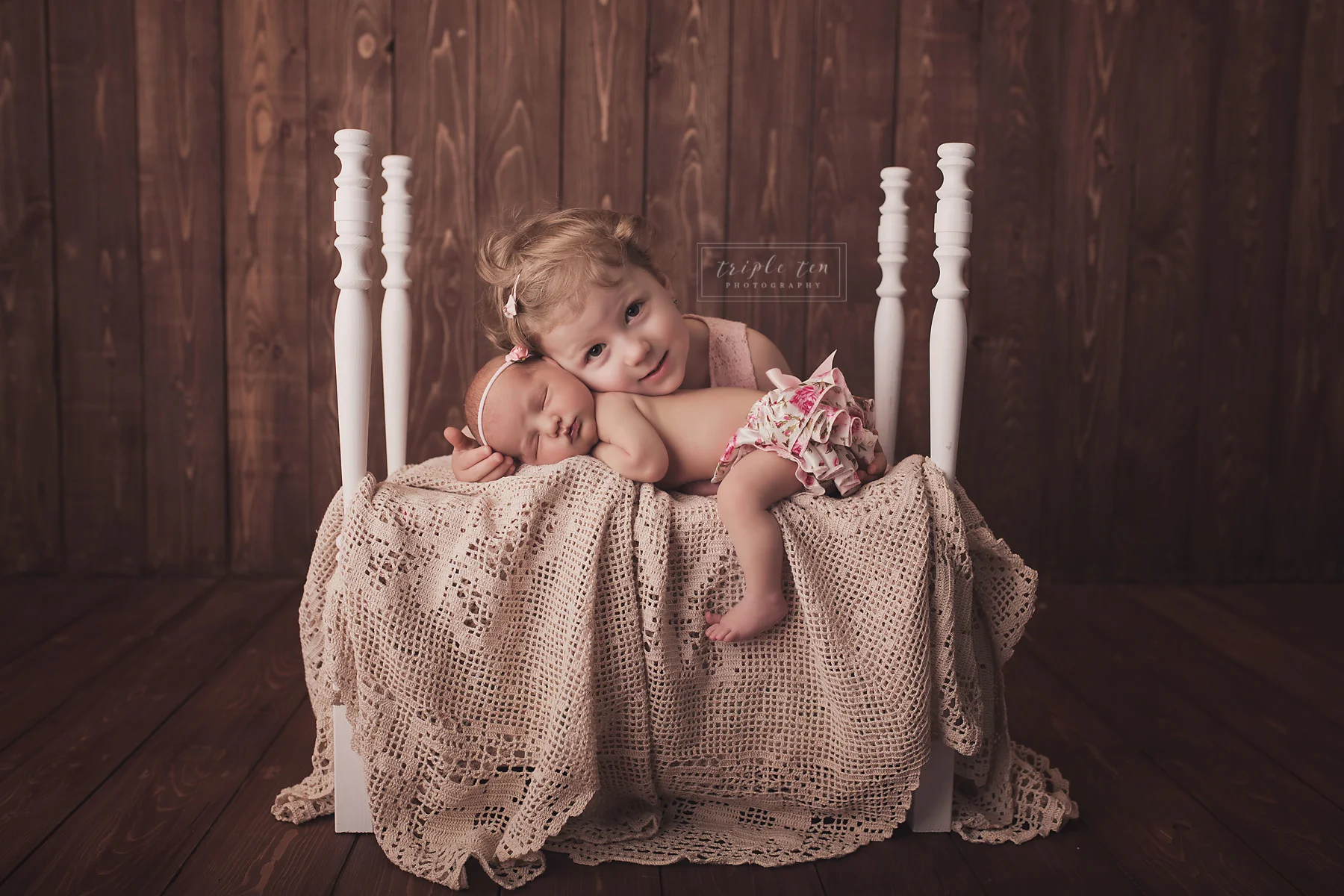 red deer sibling newborn photos.jpg