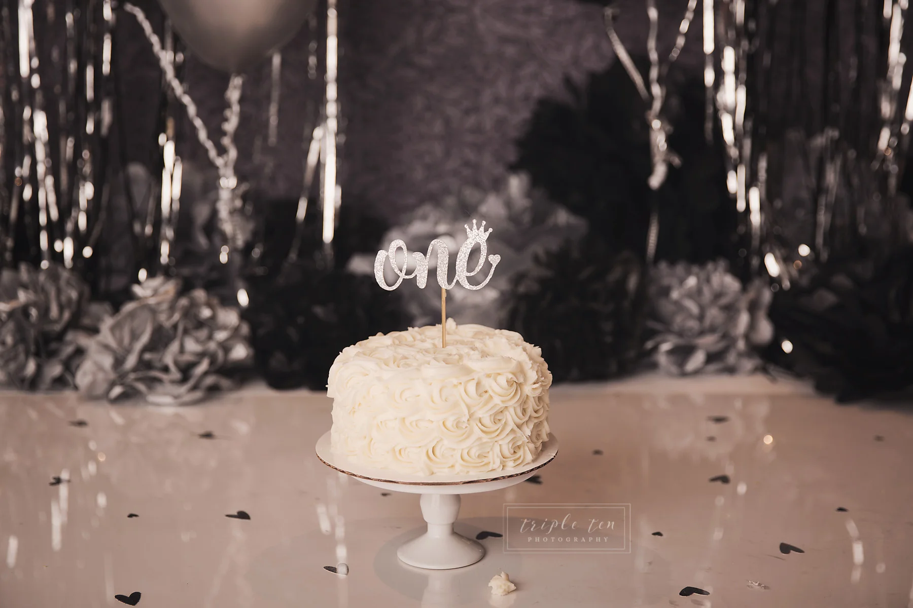 red deer alberta first birthday cake smash photographer.jpg