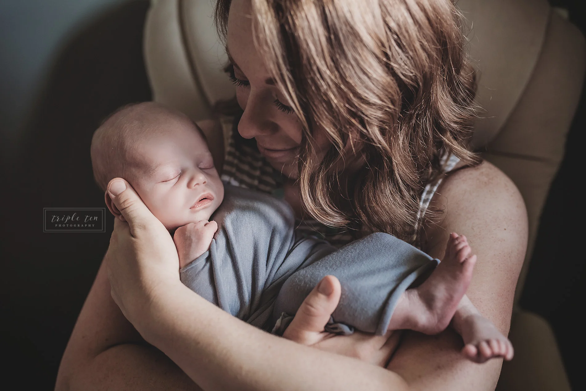 Lifestyle newborn photography red deer