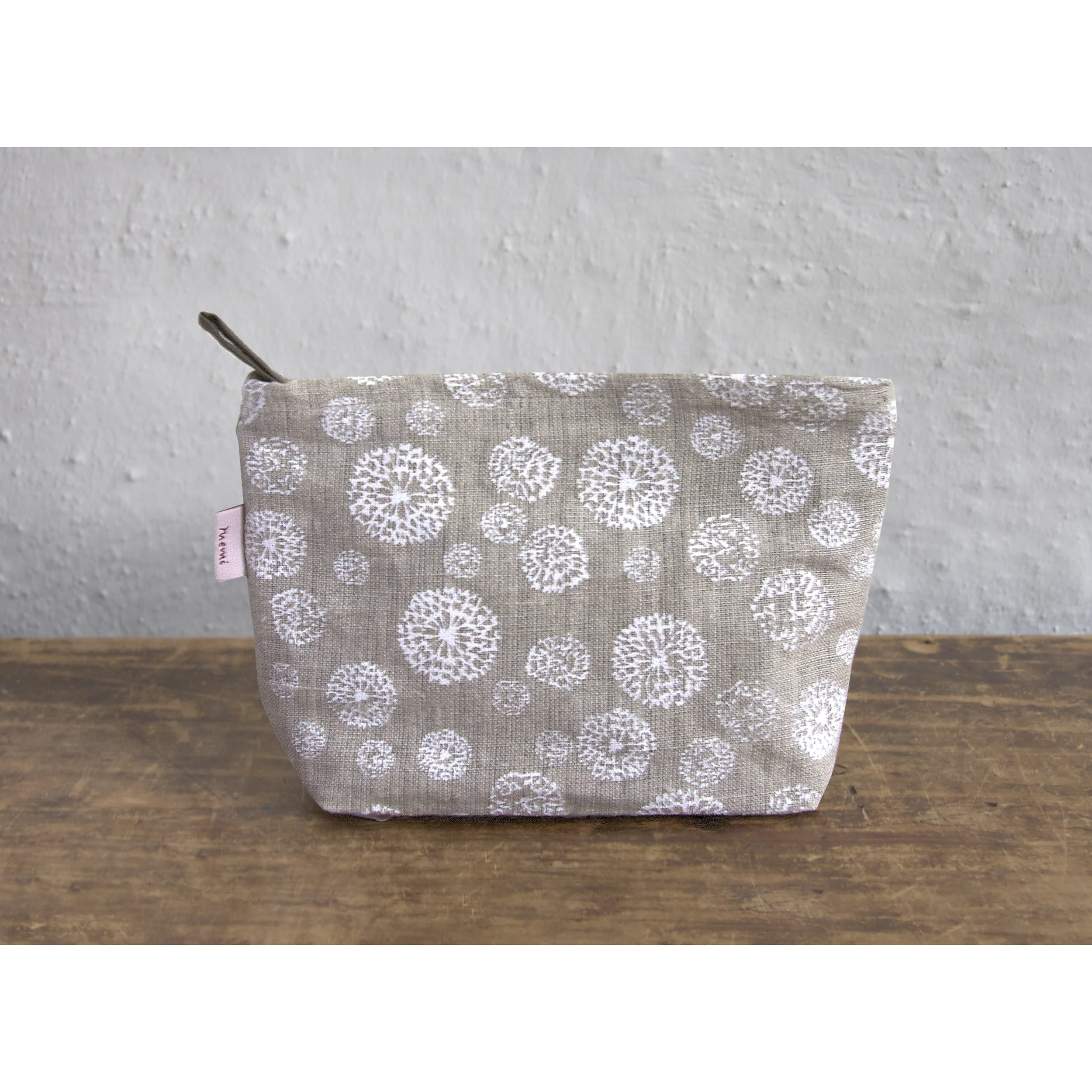cosmetics_bag_wfwhi.jpg