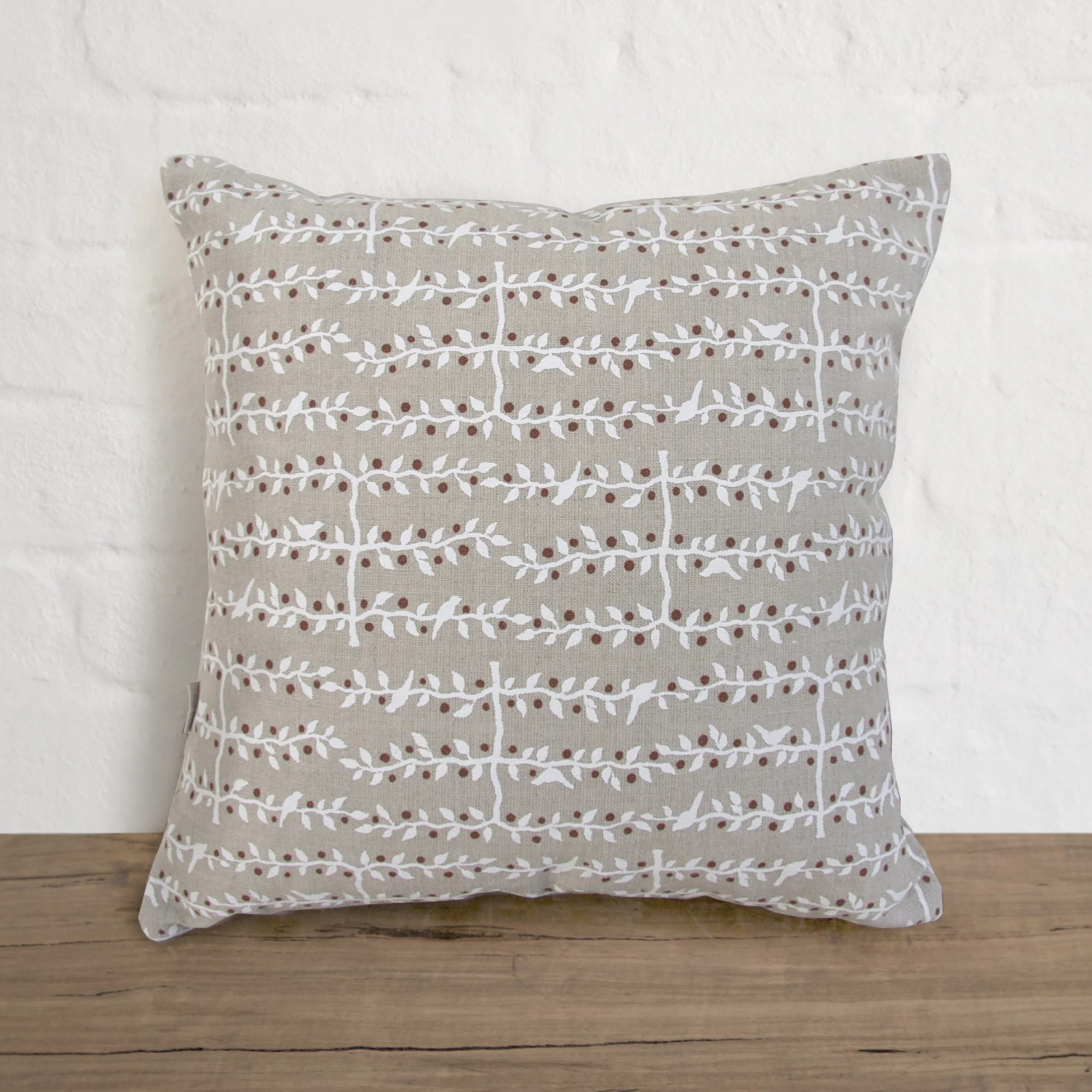 Small Cushion in Espalier white/red