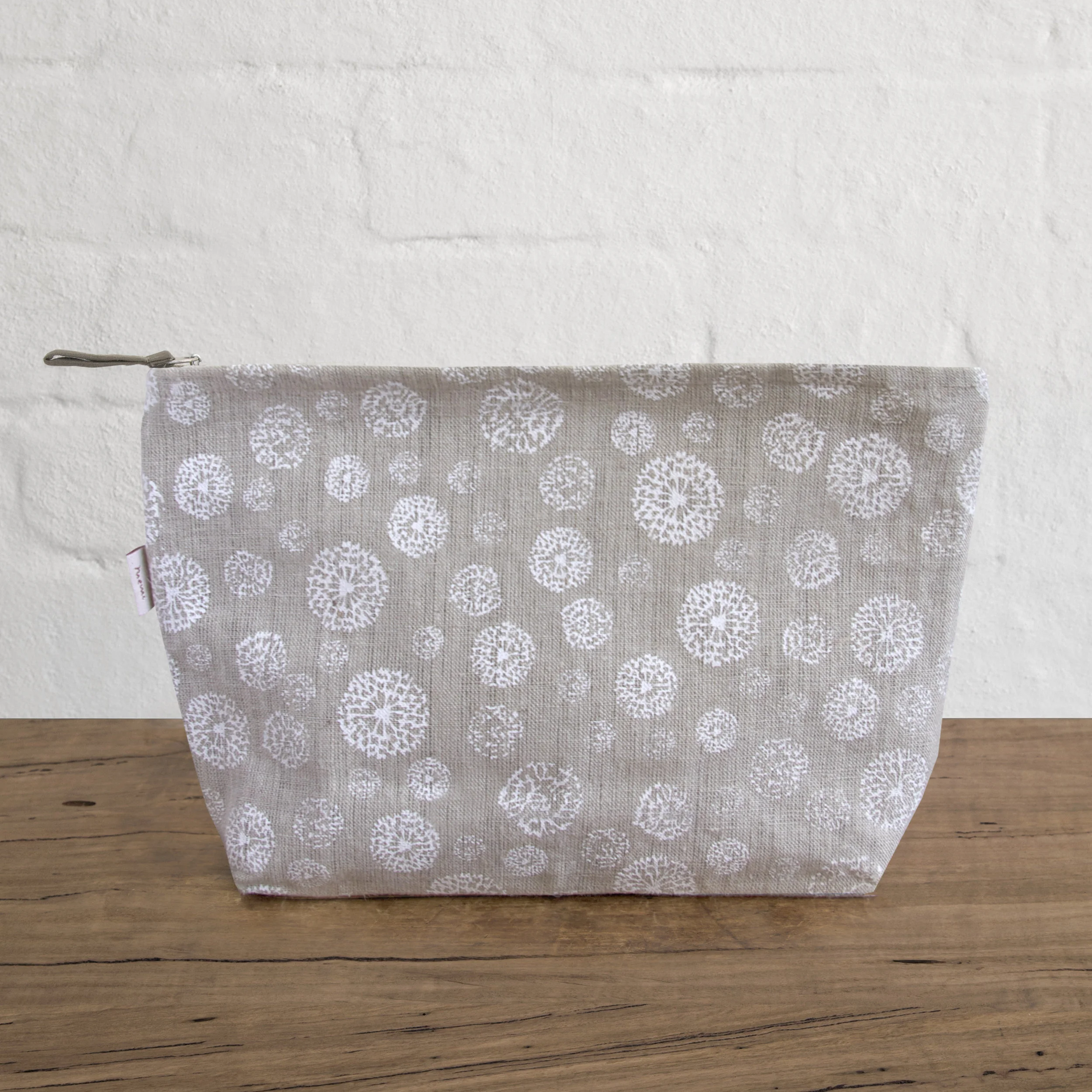 Toiletries Bag in Wildflower white