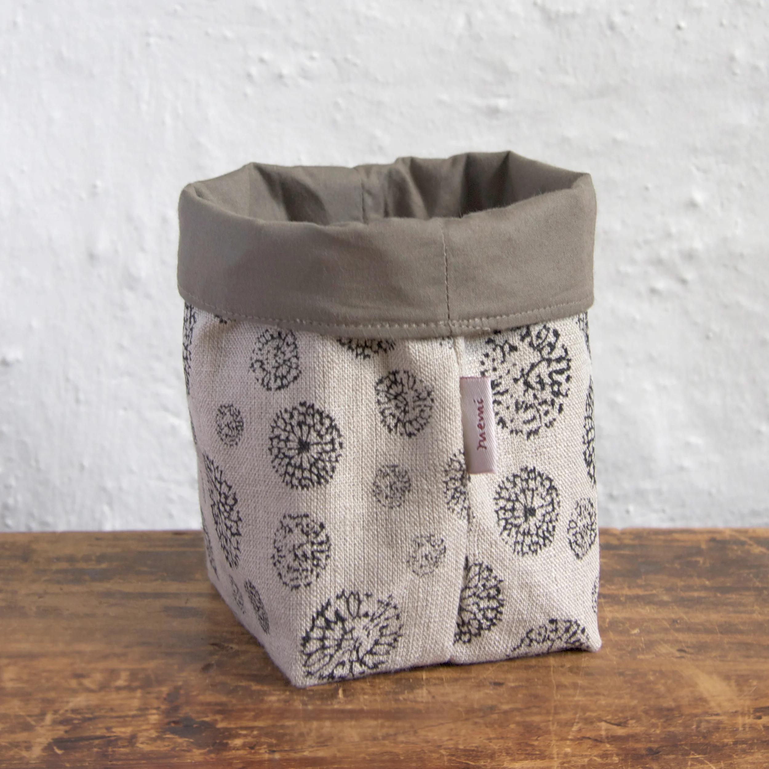 Small Fabric Basket in Wildflower black