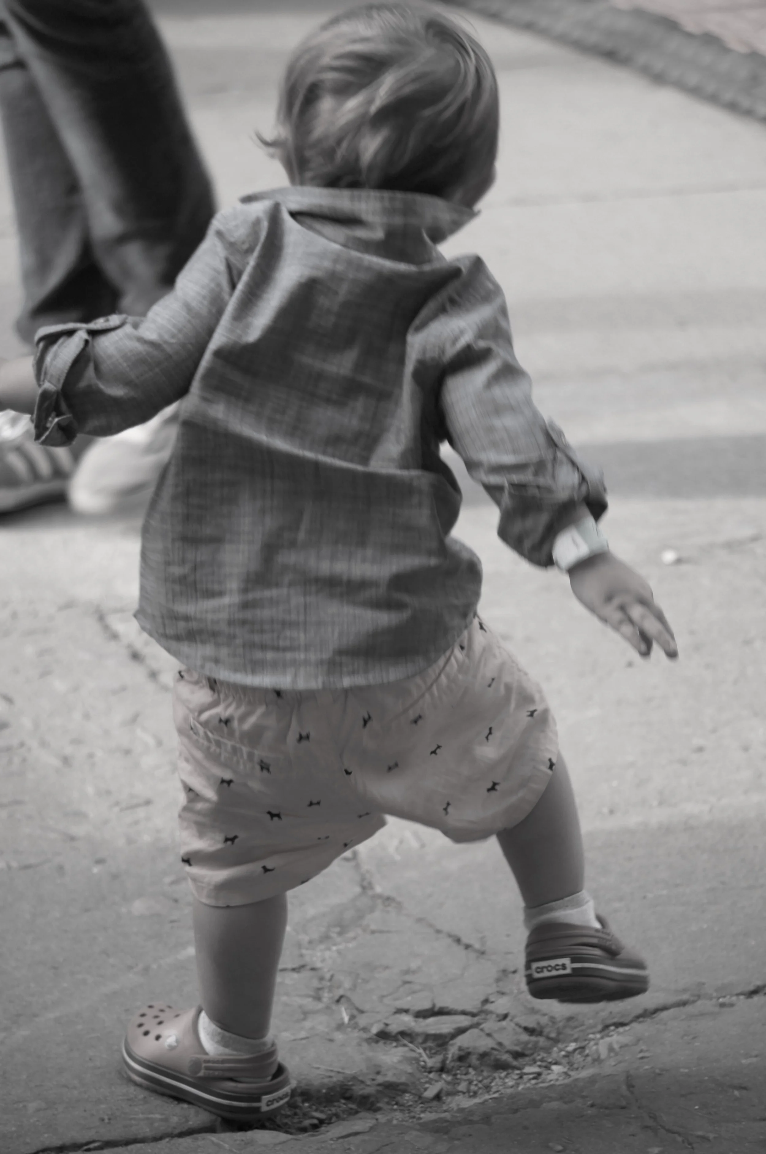 baby dancing to the Roots 