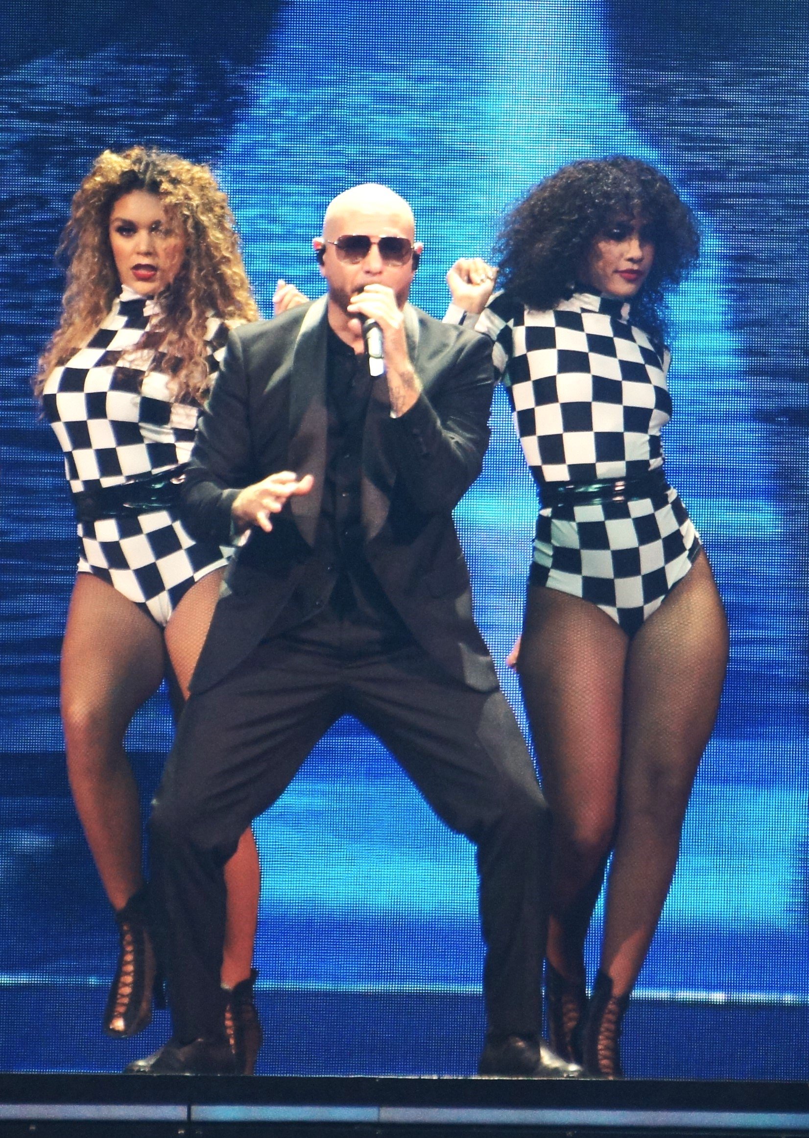 Pitbull and dancers
