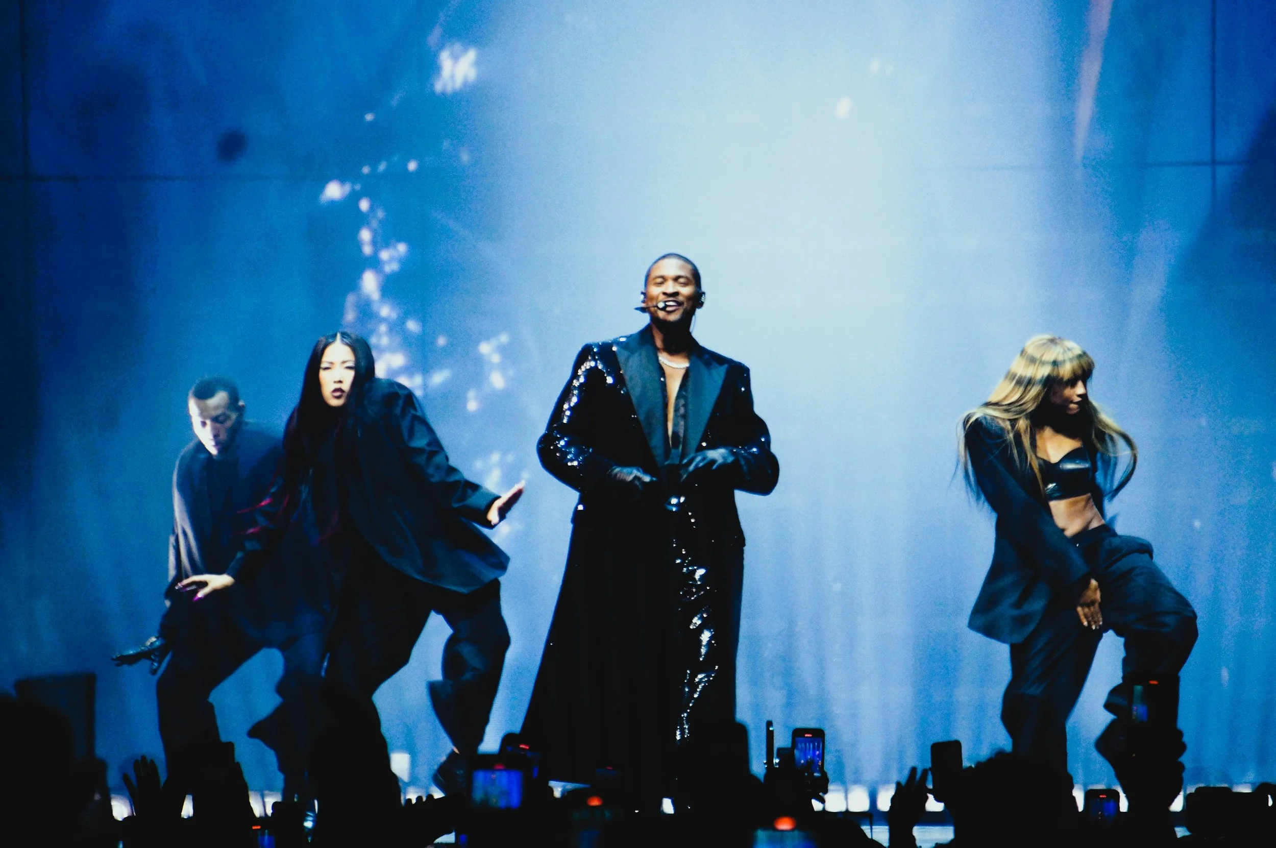 Usher Raymond performs at CFG Bank Arena (all photos by Bridget Arnwine)