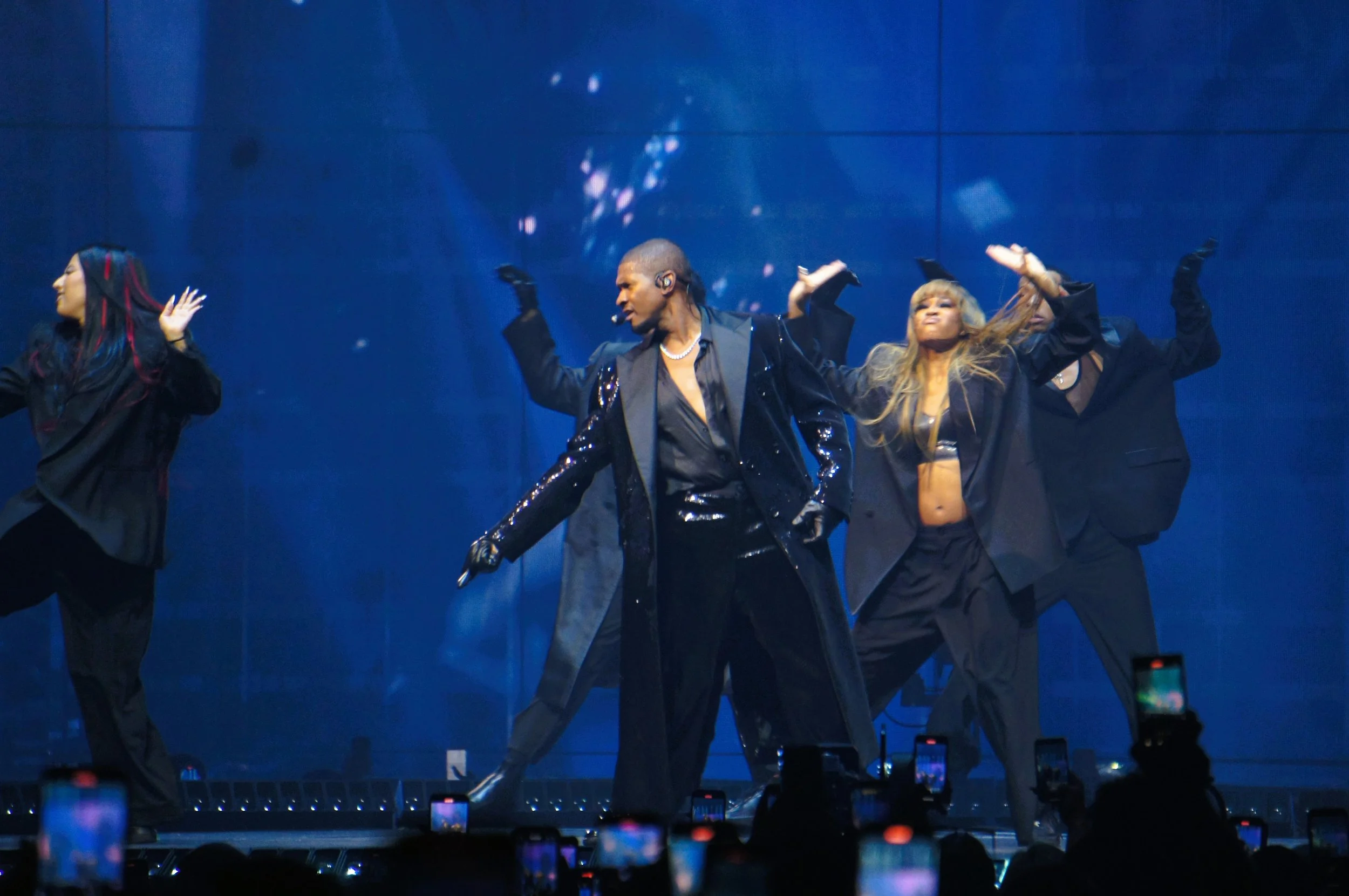 Usher brings his Past Present Future tour to CFG Bank Arena in Baltimore (photo by Bridget Arnwine)