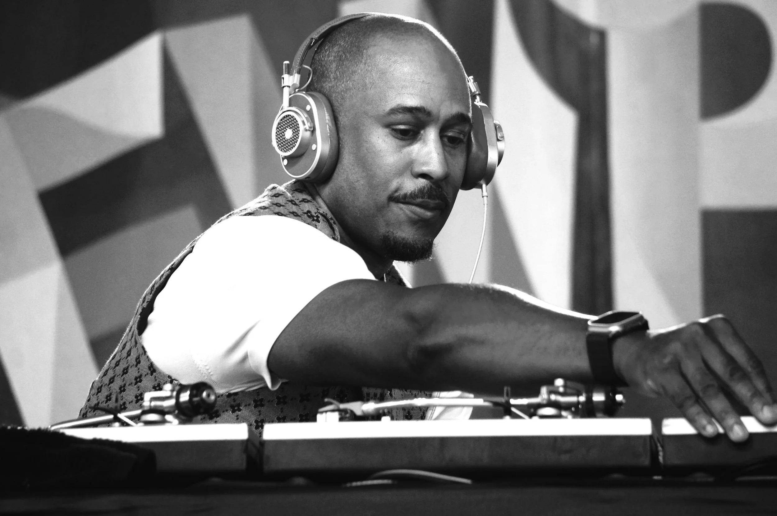 Ali Shaheed Muhammad of Acid Jazz is Dead performs at the 70th Annual Newport Jazz Festival (photo by Bridget Arnwine)