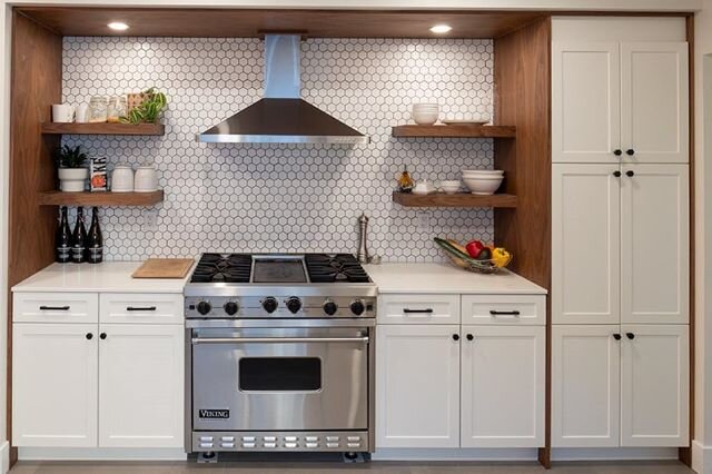 White and walnut kitchen for @spencerevanstattoos .
.
.
Photo by @dirtcityandy

#kitchen #yeg #kitchendesign #edmonton #kitchenremodel #renovations #alberta #customkitchen #alberta