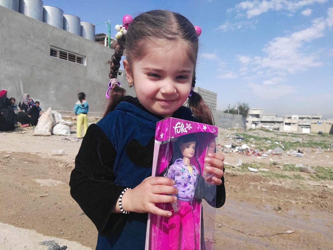  A fulla doll is given to a little girl in W. Mosul while the city is being recovered from ISIS. 