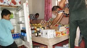 A family of 5 orphans who previously collected cans from the trash, get help setting up a small shop.