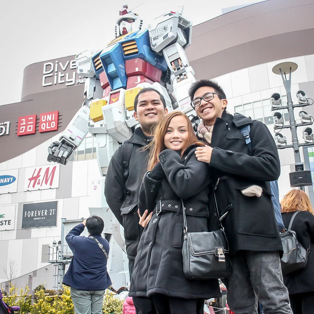 Gundam statue in odaiba with sir ahj