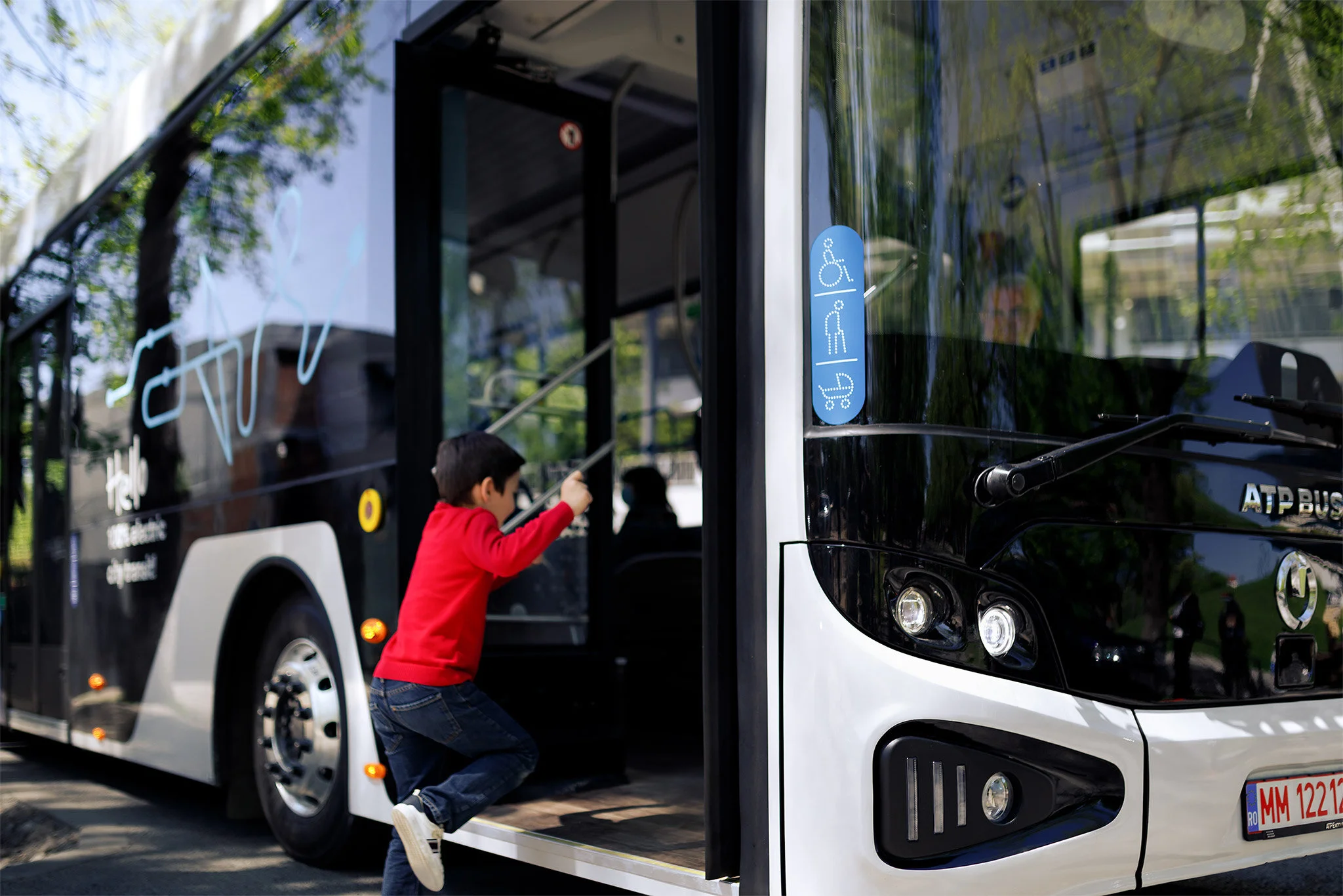 ATPBUS12-WEB.jpg